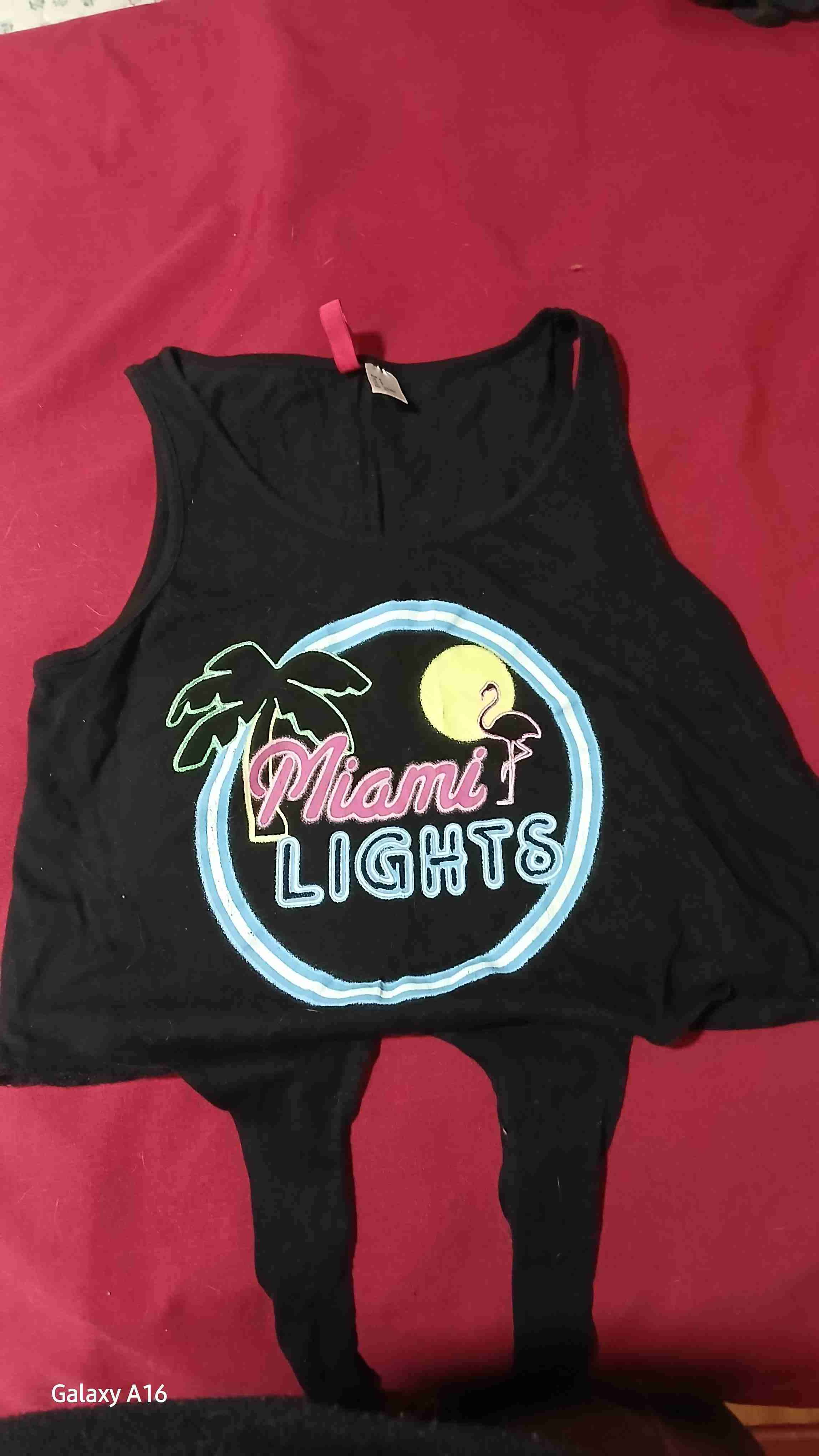 Polera negra 'Miami Lights' estampada - miniatura 2