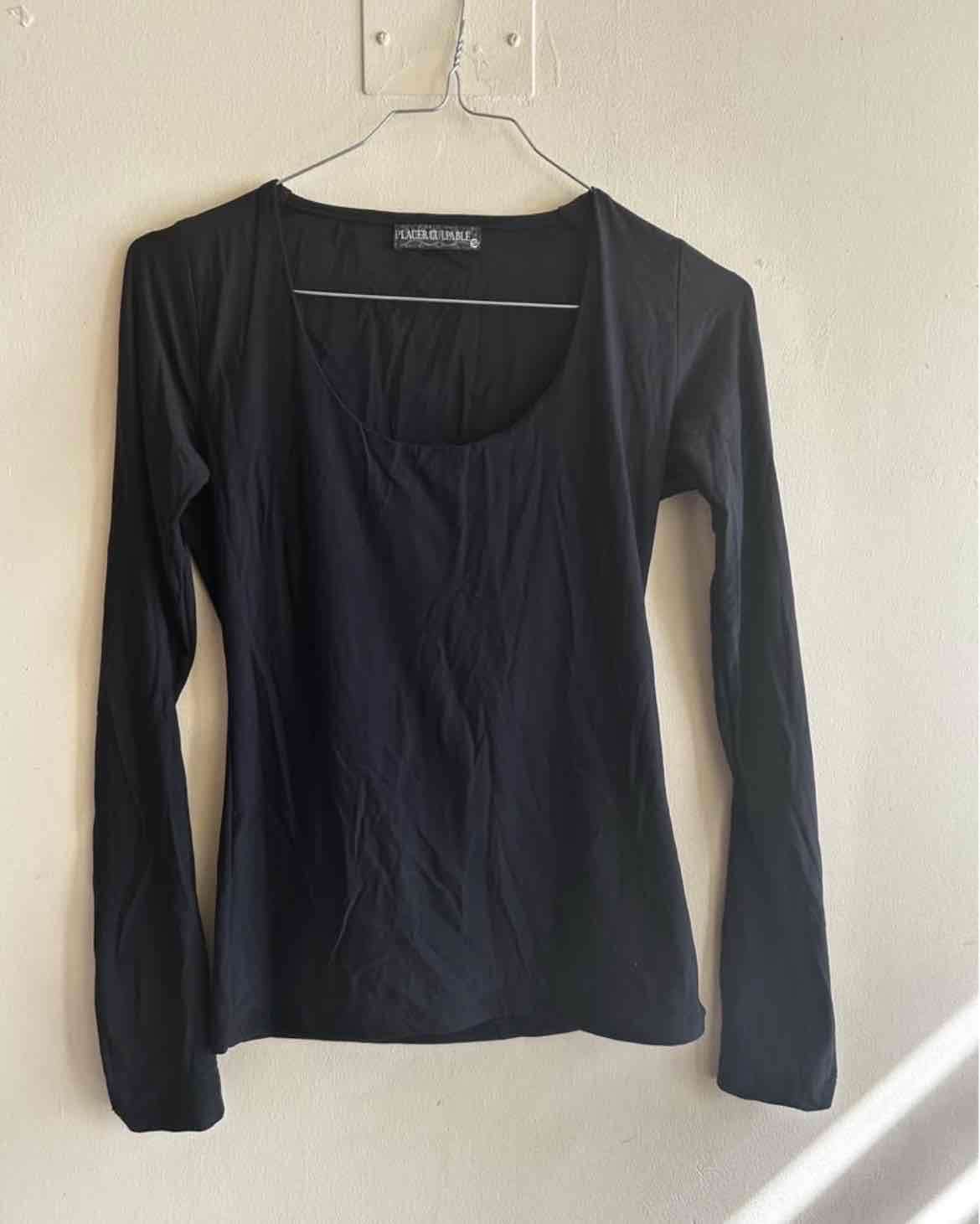 Polera negra manga larga