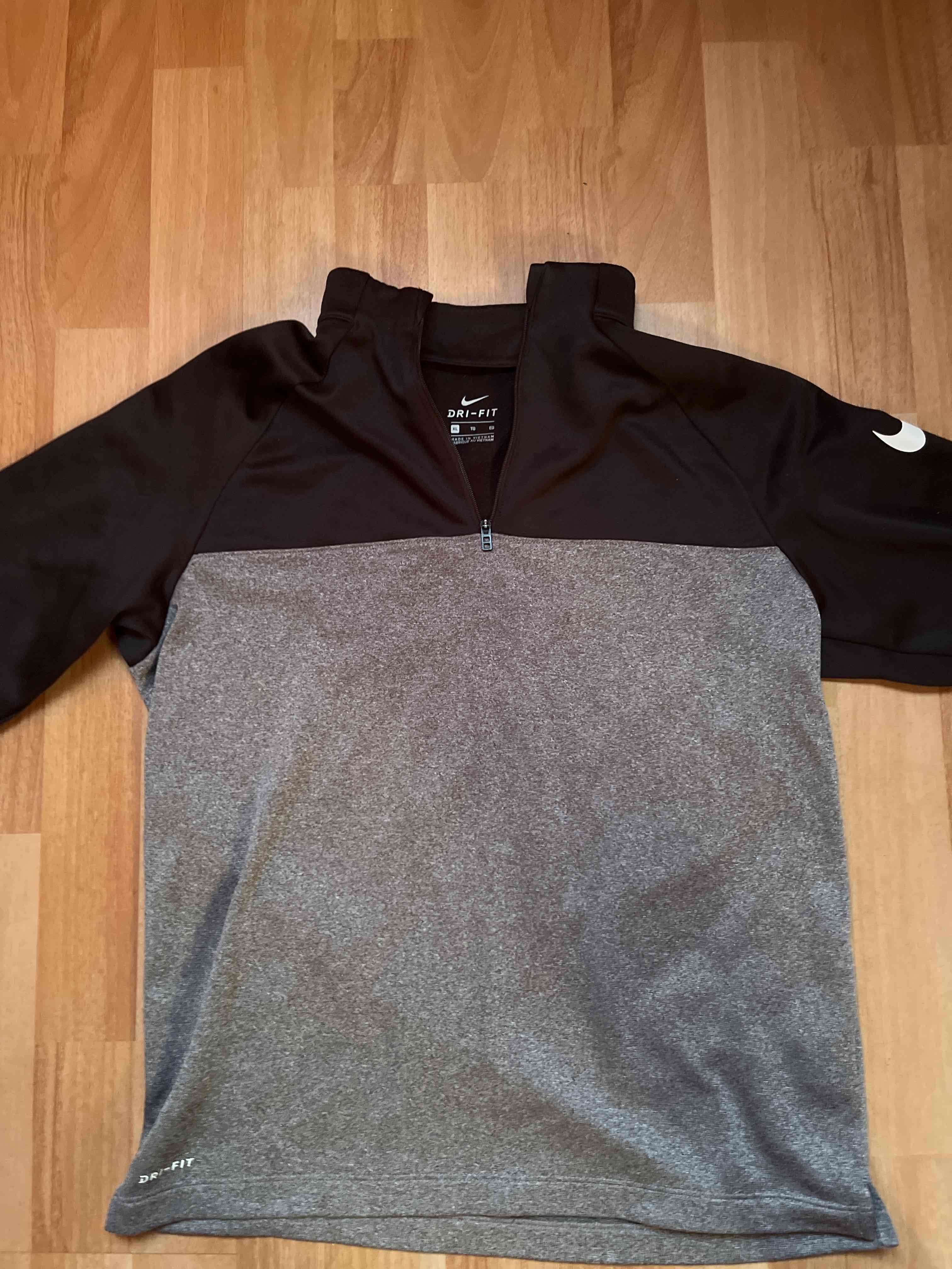 Polerón/Buzo Dri-FIT gris y negro talla 12-14 - miniatura 1