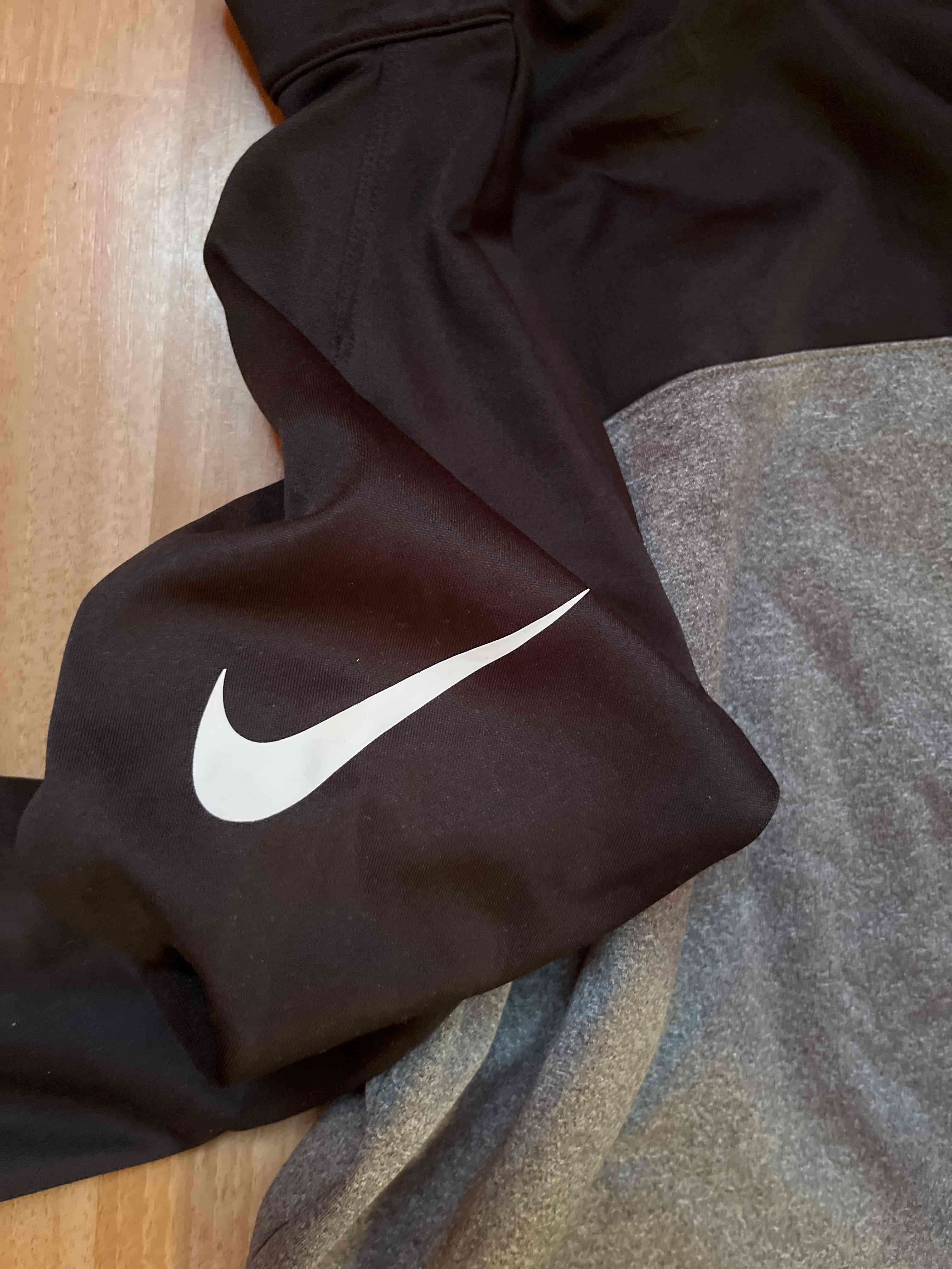 Polerón/Buzo Dri-FIT gris y negro talla 12-14 - miniatura 3