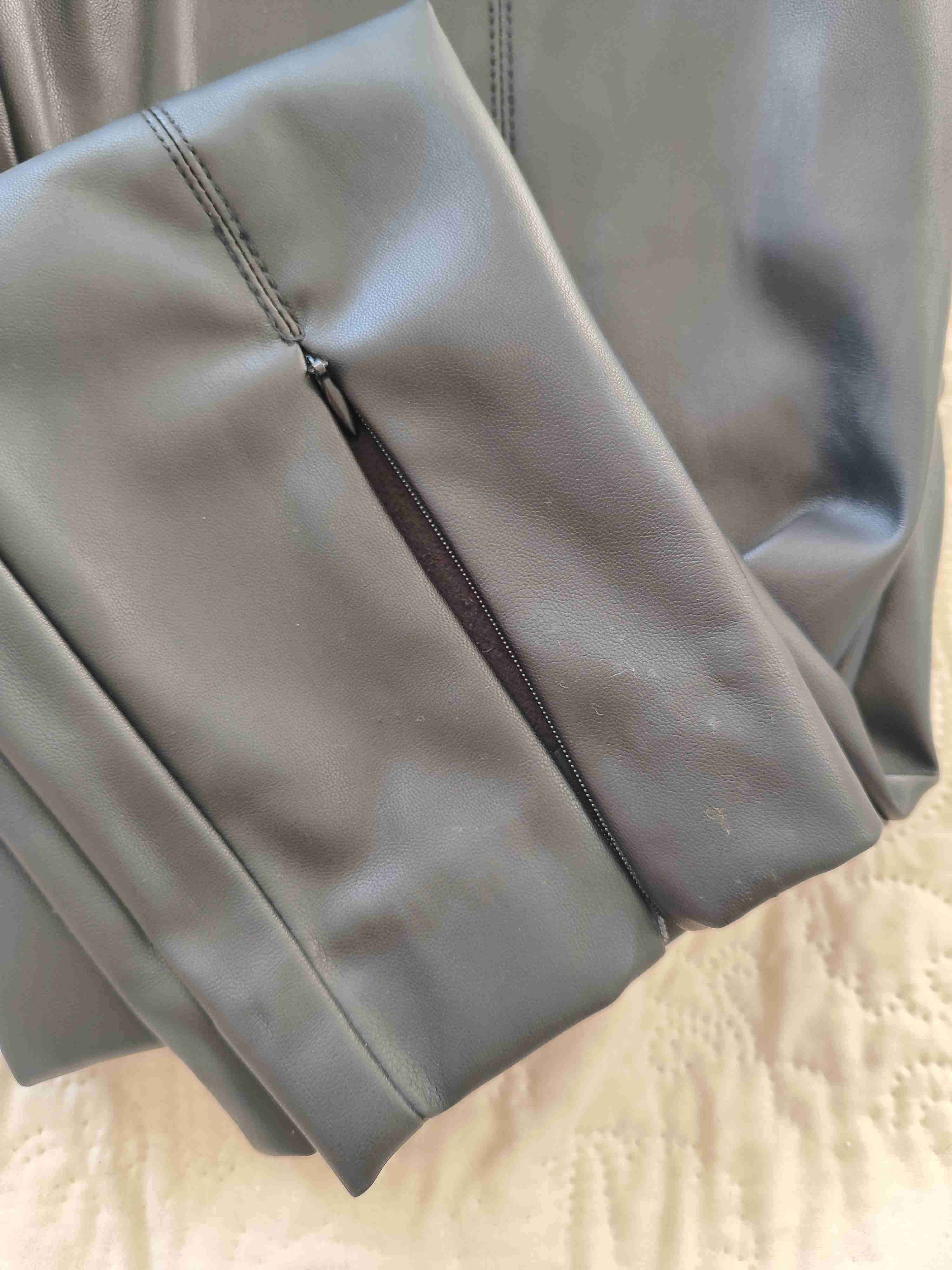 Leggings negros de cuero sintético IO - miniatura 4