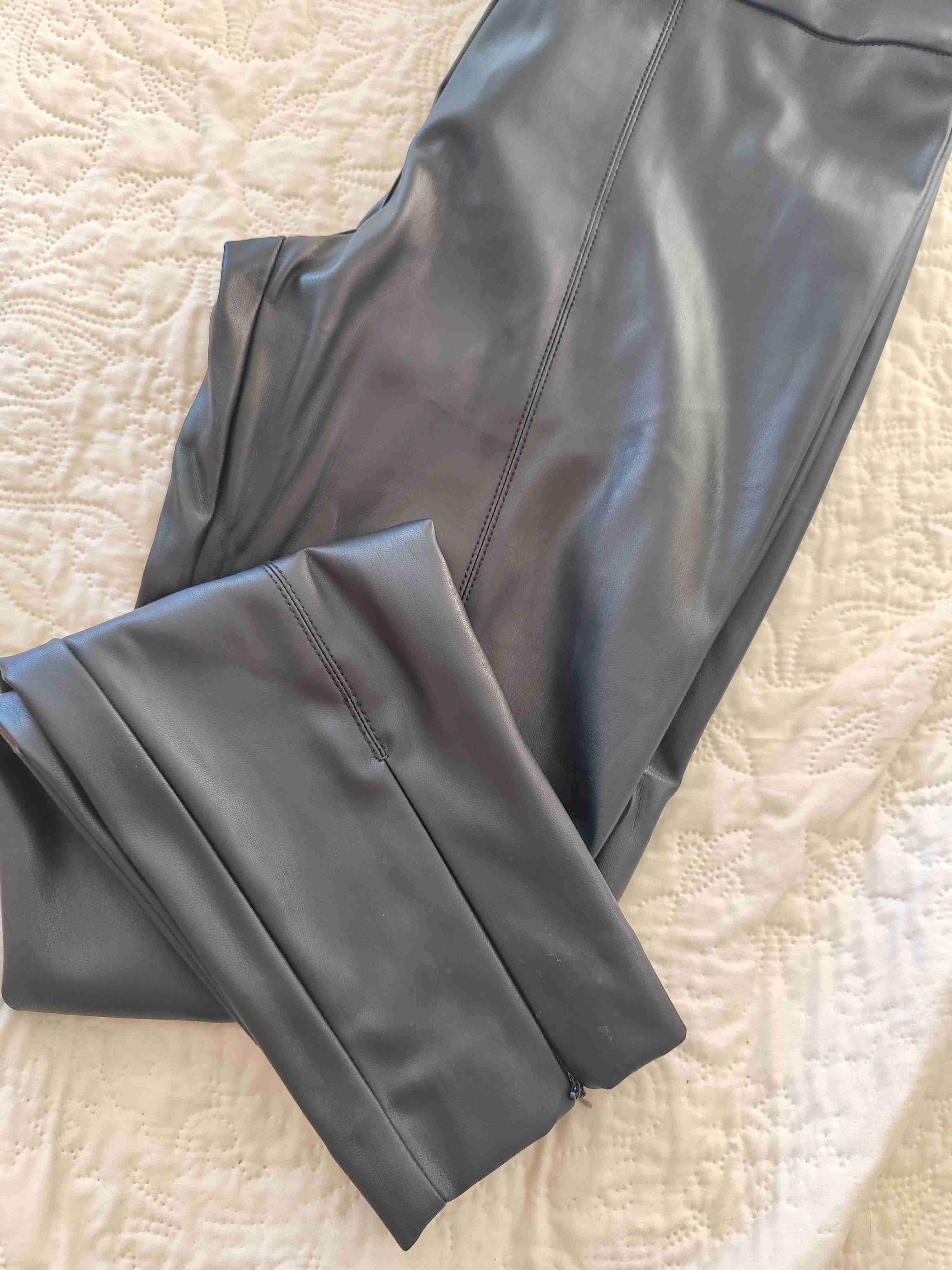 Leggings negros de cuero sintético IO - miniatura 5