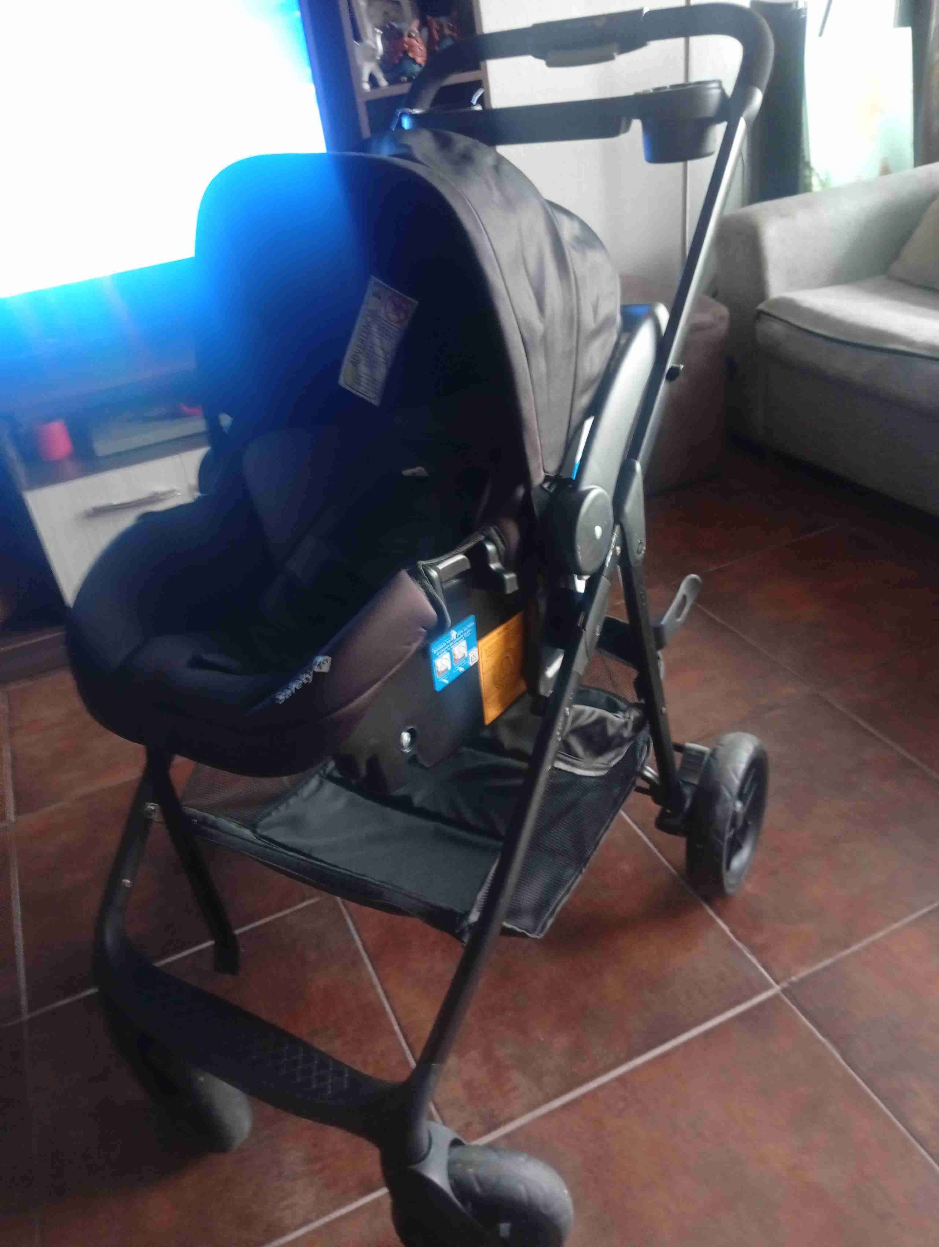 Coche de bebé plegable negro - miniatura 1