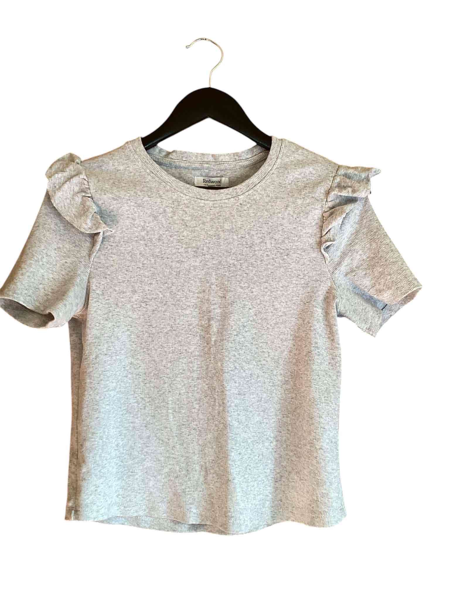 Polera gris con volantes