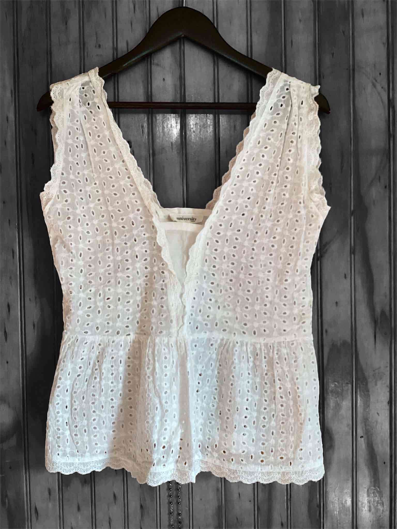 Blusa blanca encaje sin mangas