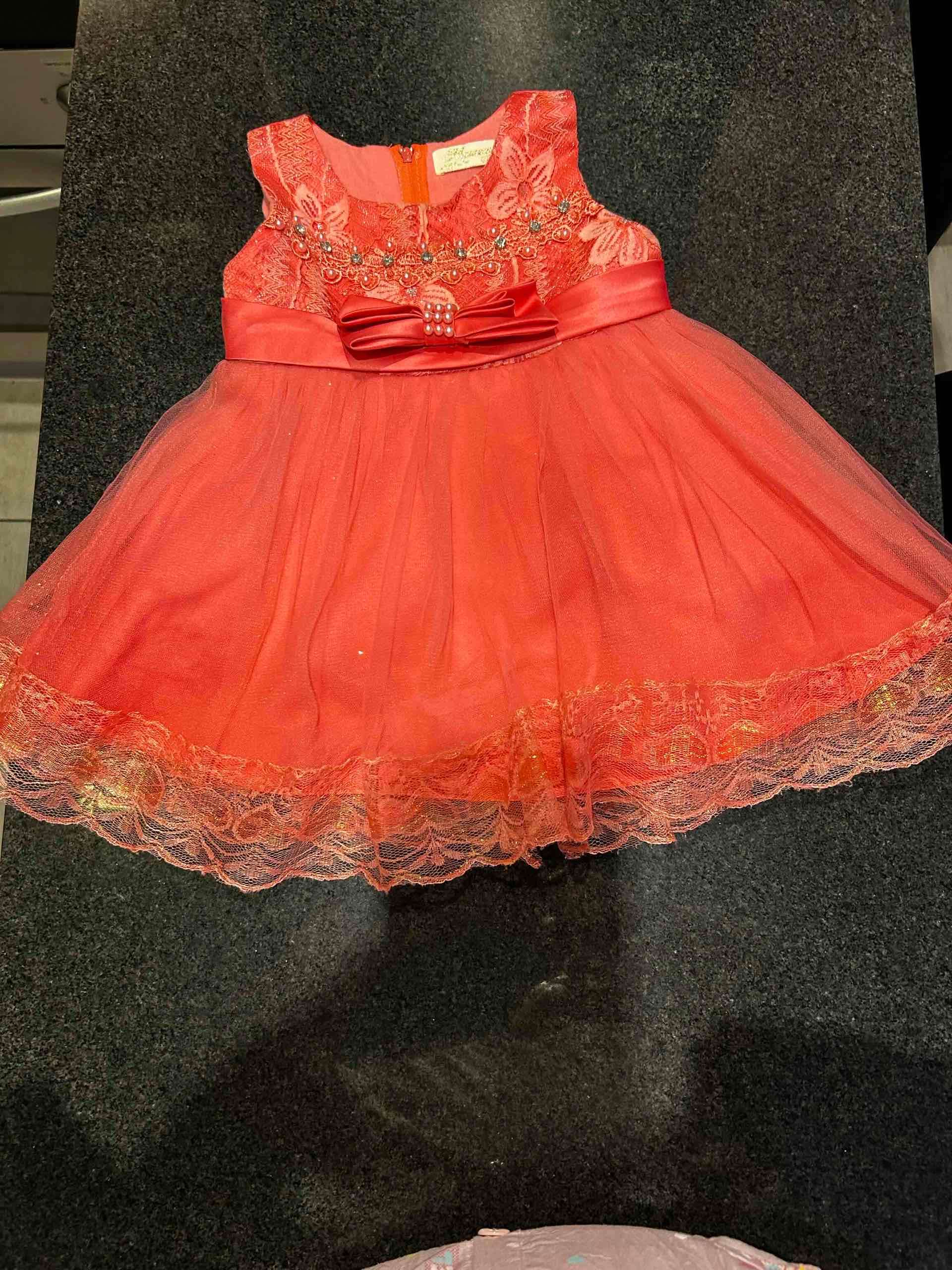 Vestido coral con encaje para niña - miniatura 1