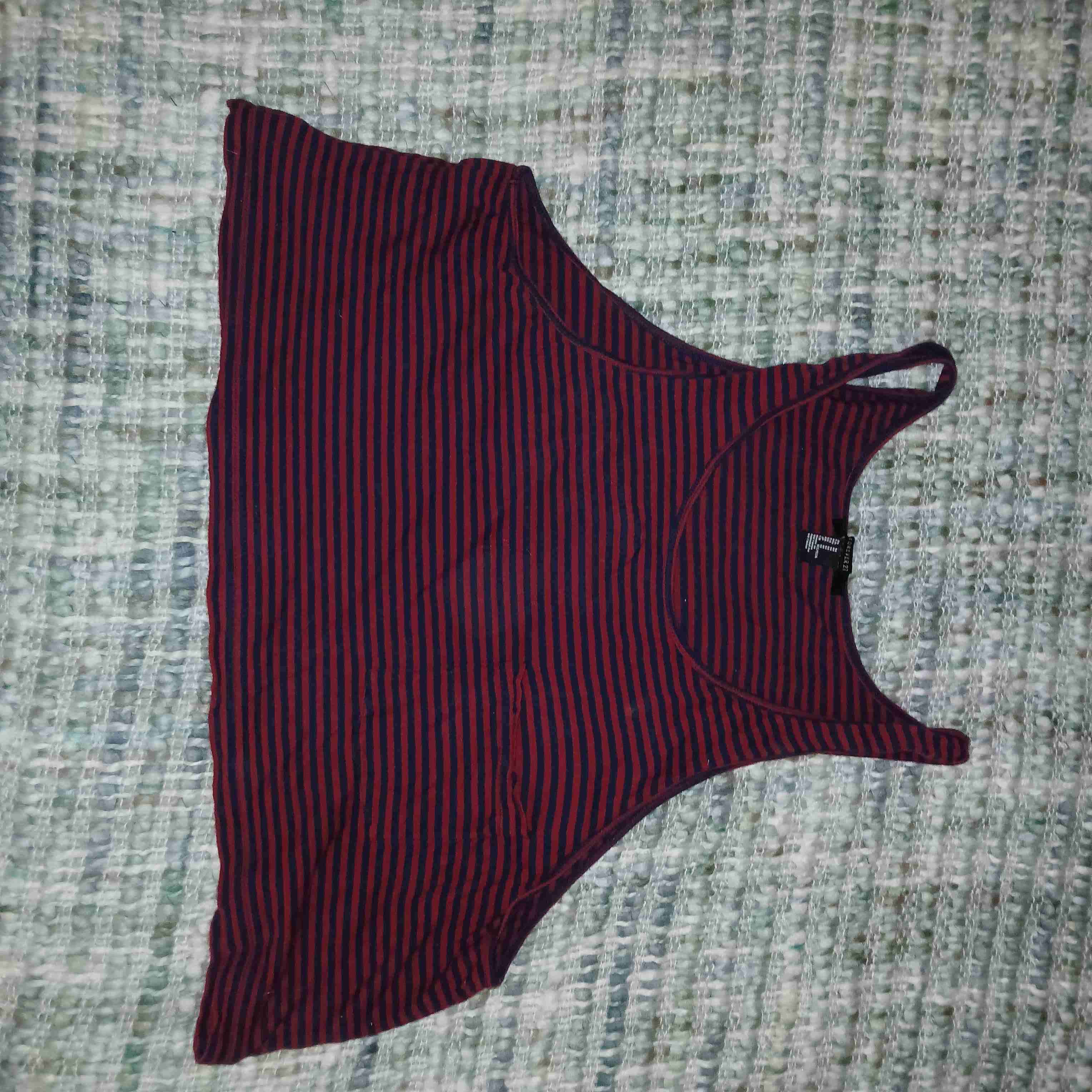 Cropped rayado rojo y negro - miniatura 1