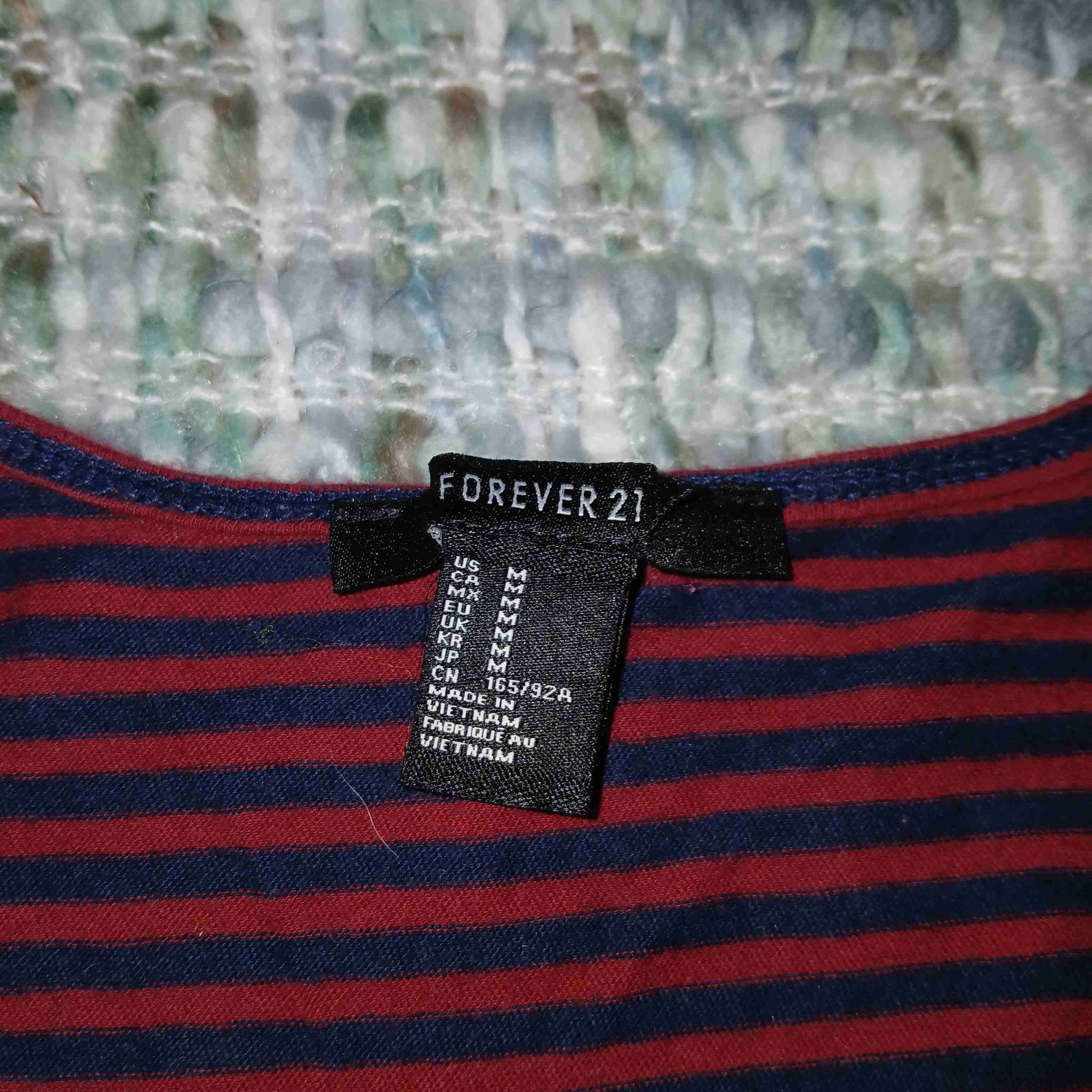 Cropped rayado rojo y negro - miniatura 2