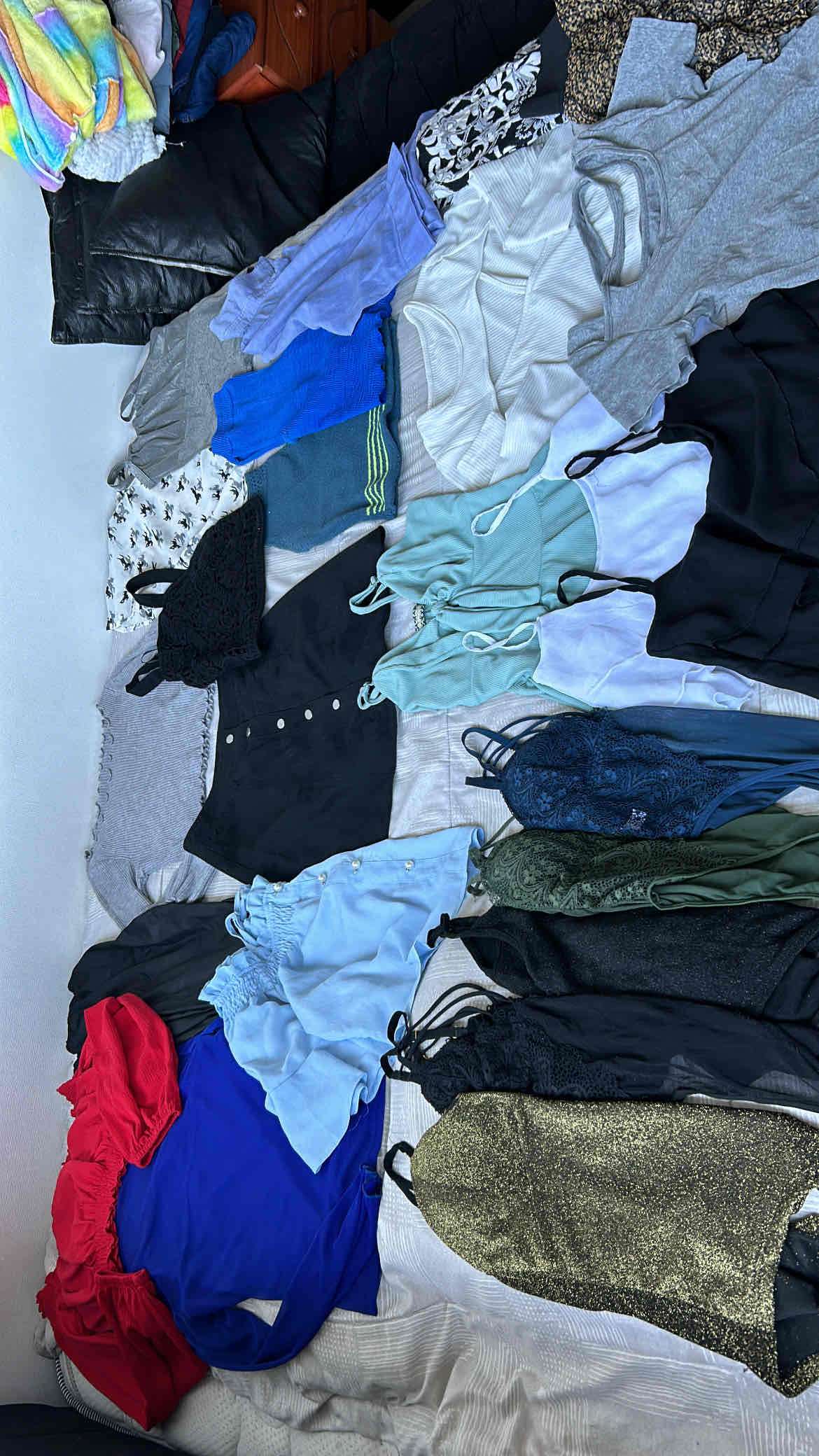 Lote de ropa femenina variada - miniatura 1