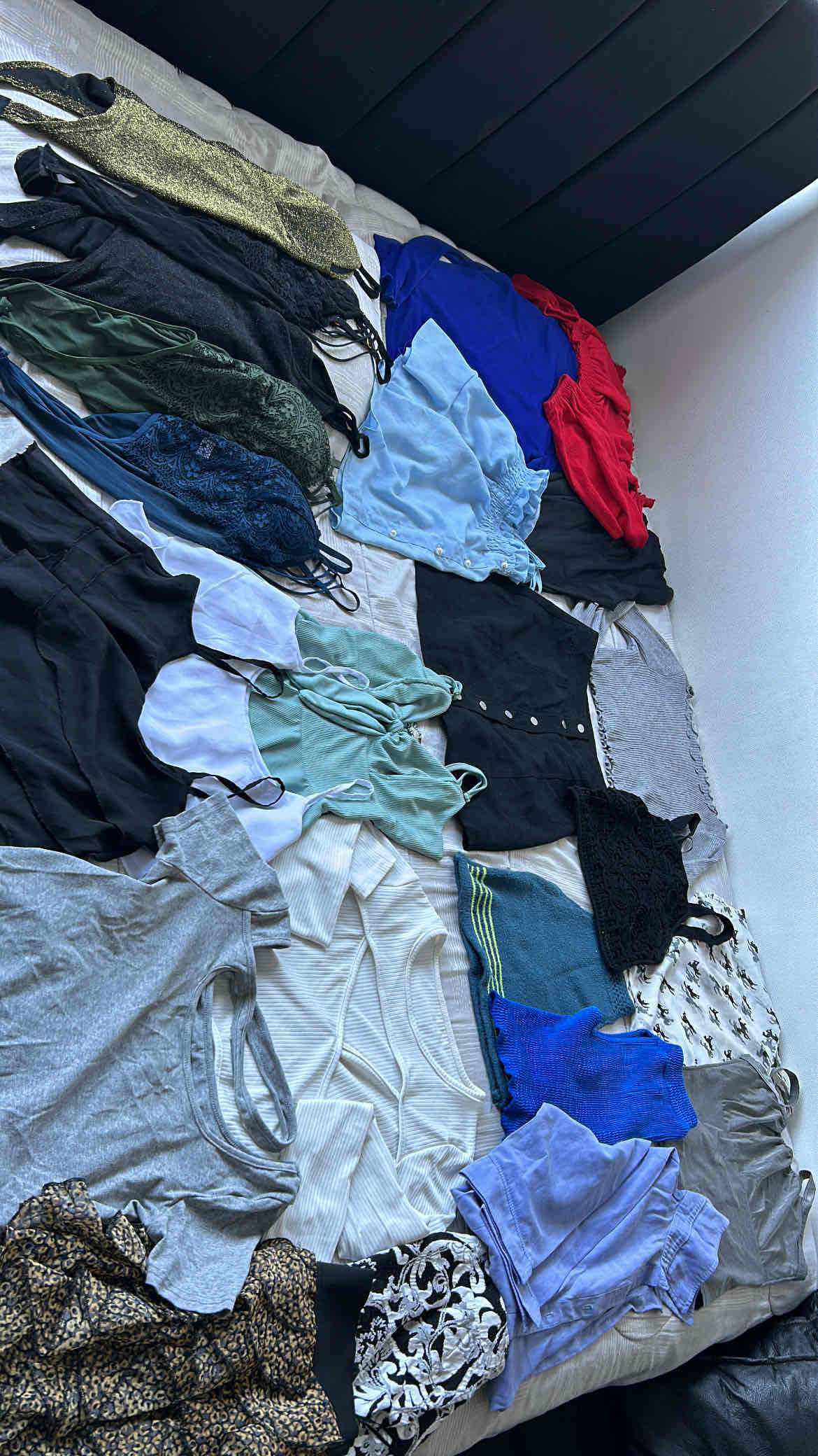 Lote de ropa femenina variada - miniatura 2