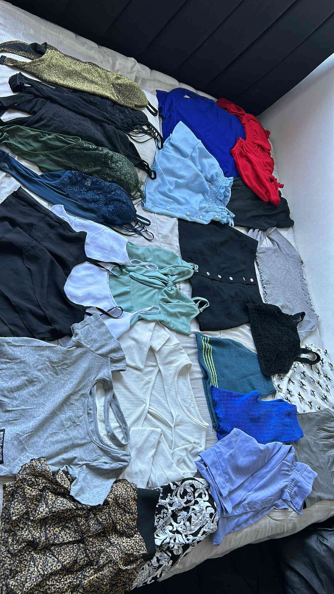 Lote de ropa femenina variada - miniatura 3