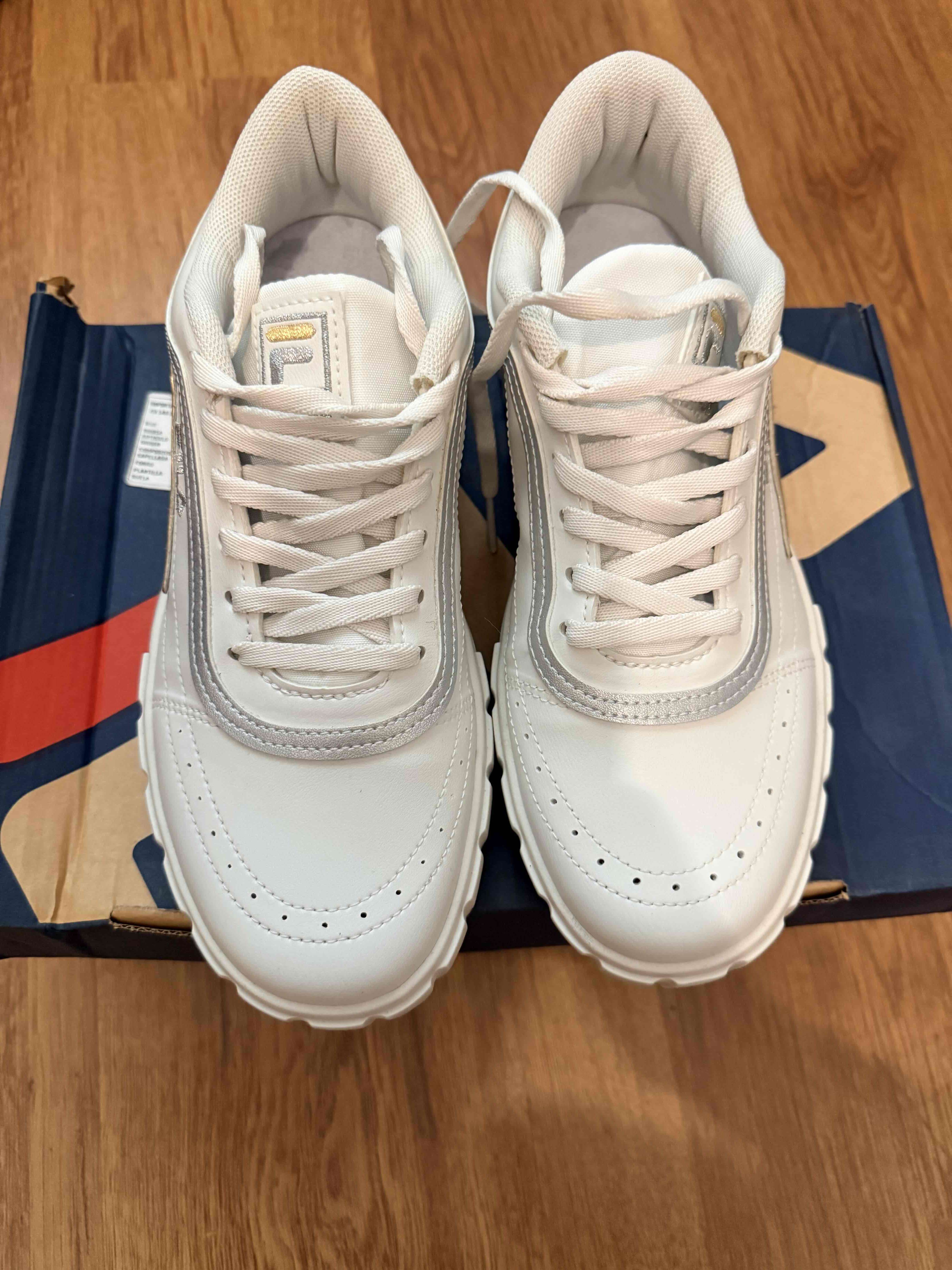 Zapatillas blancas FILA con detalles dorados - miniatura 3