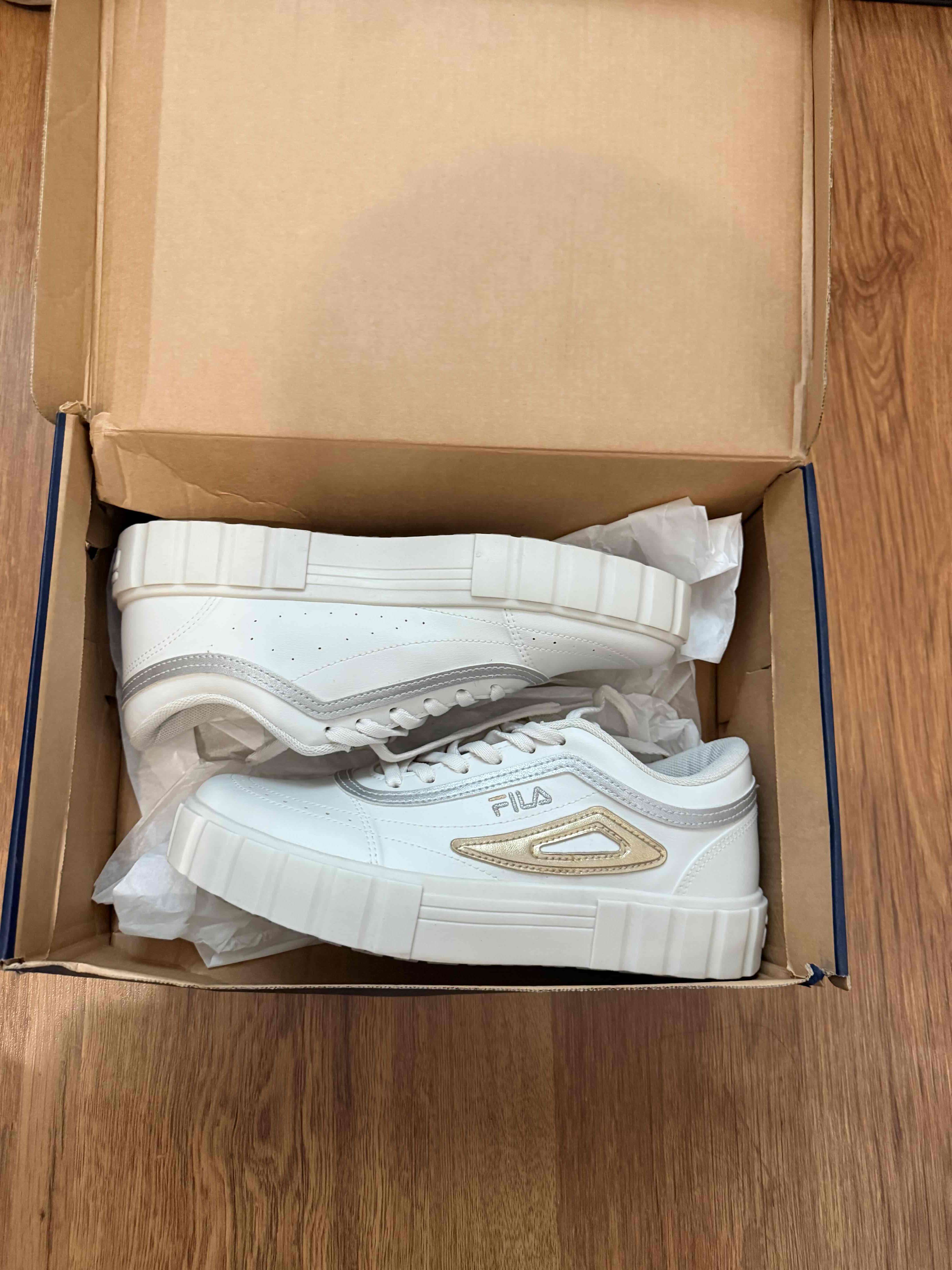 Zapatillas blancas FILA con detalles dorados - miniatura 6