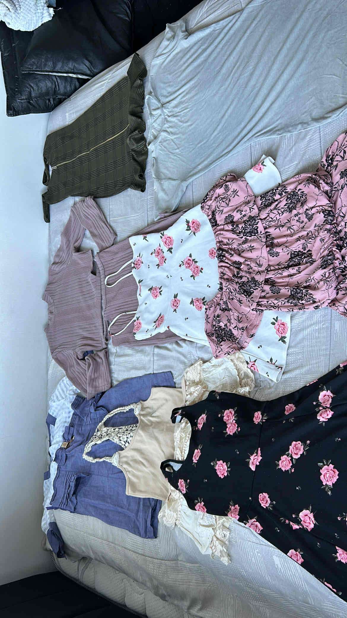 Set de diferentes Vestido estampado floral - miniatura 1