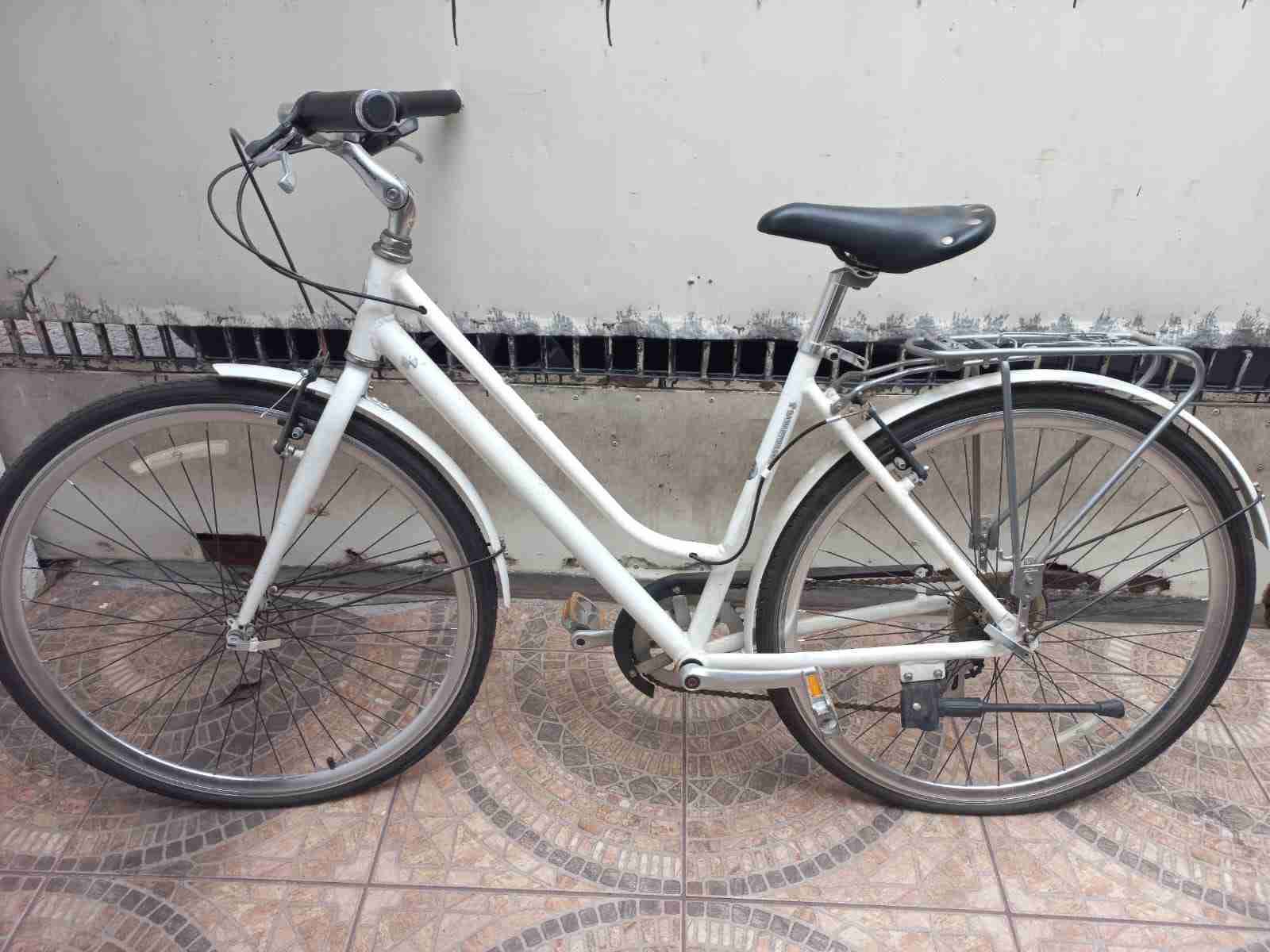 Bicicleta urbana blanca - miniatura 6