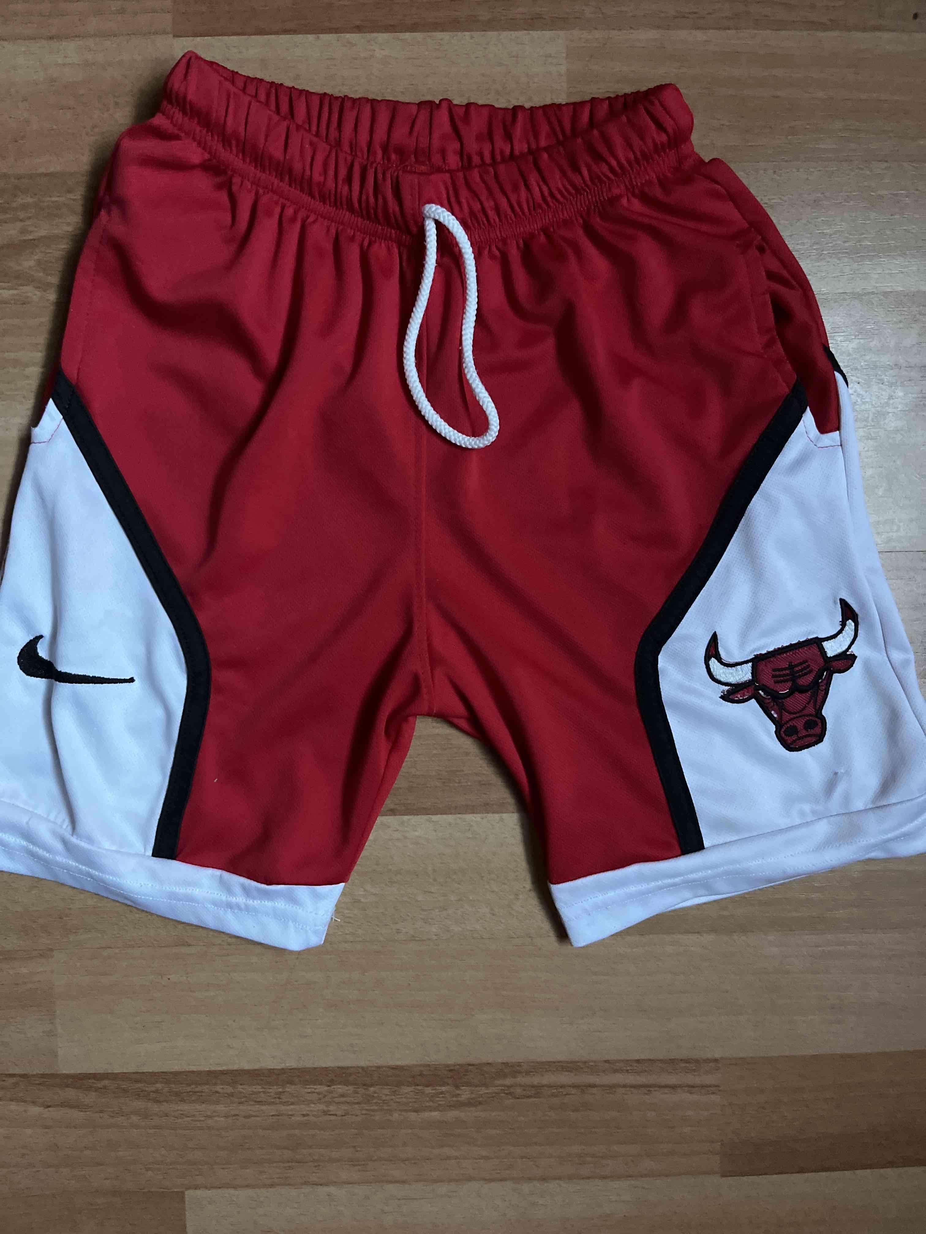 Conjunto deportivo Bulls rojo Talla 12-14 Niños - miniatura 3
