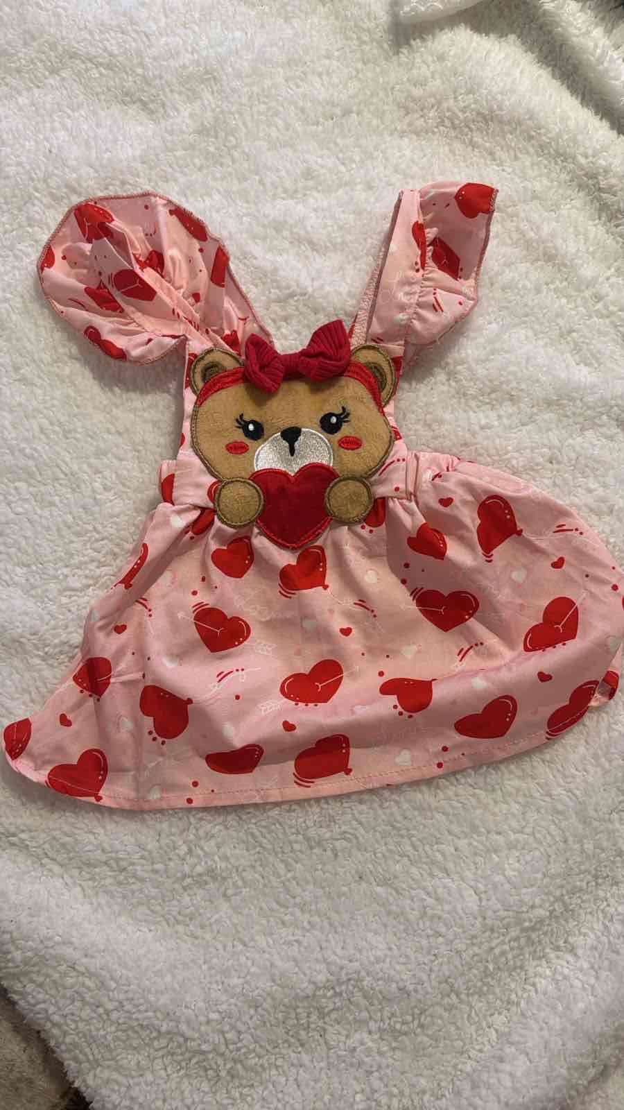Vestido infantil rosado con corazones