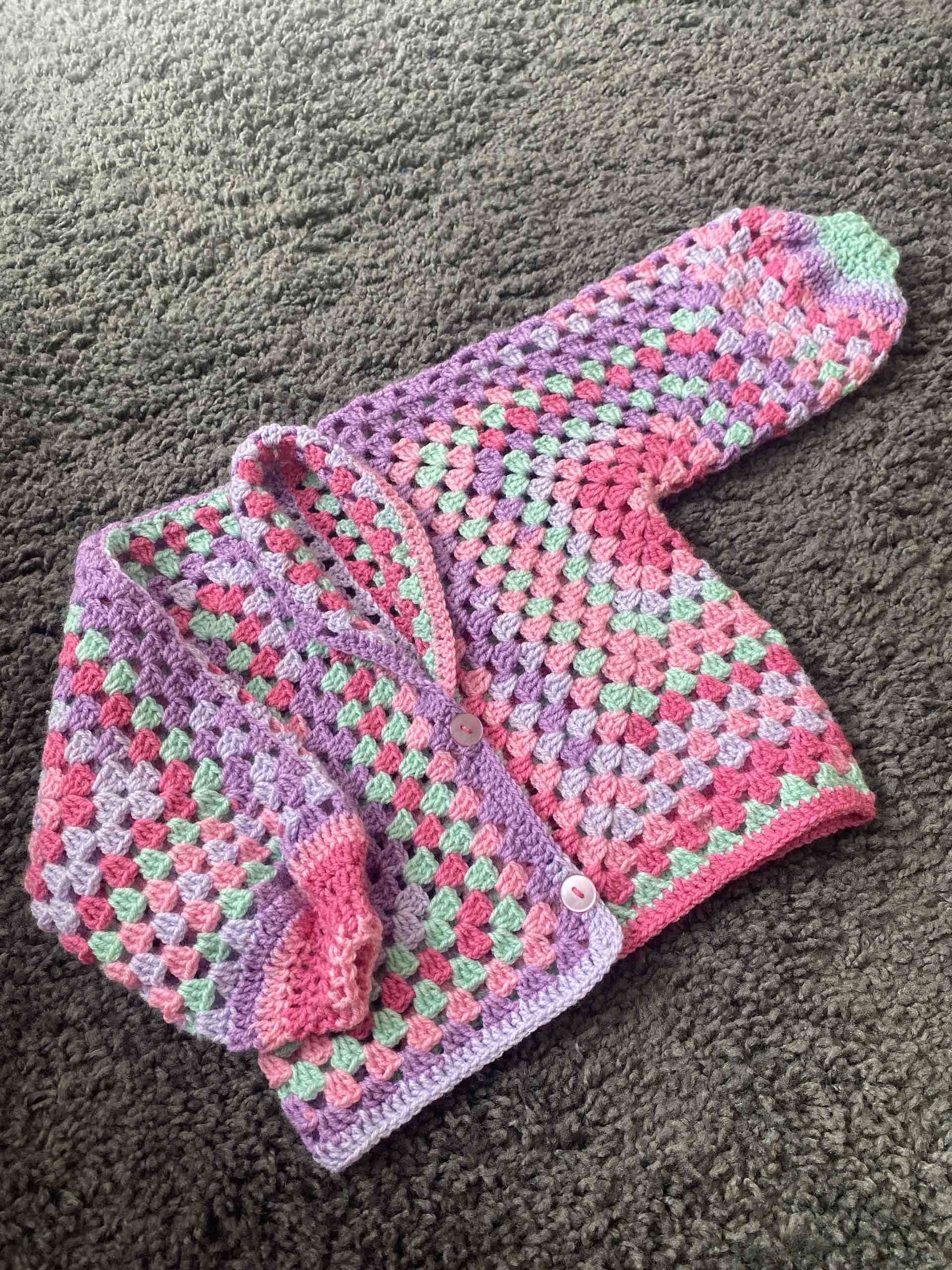 Cardigan de crochet multicolor para niña - miniatura 3