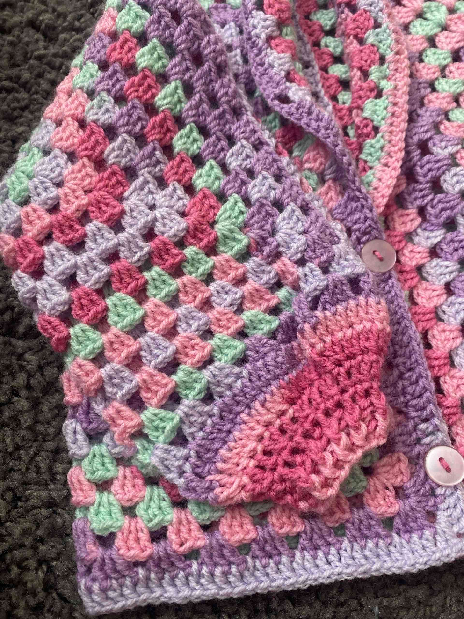 Cardigan de crochet multicolor para niña - miniatura 4