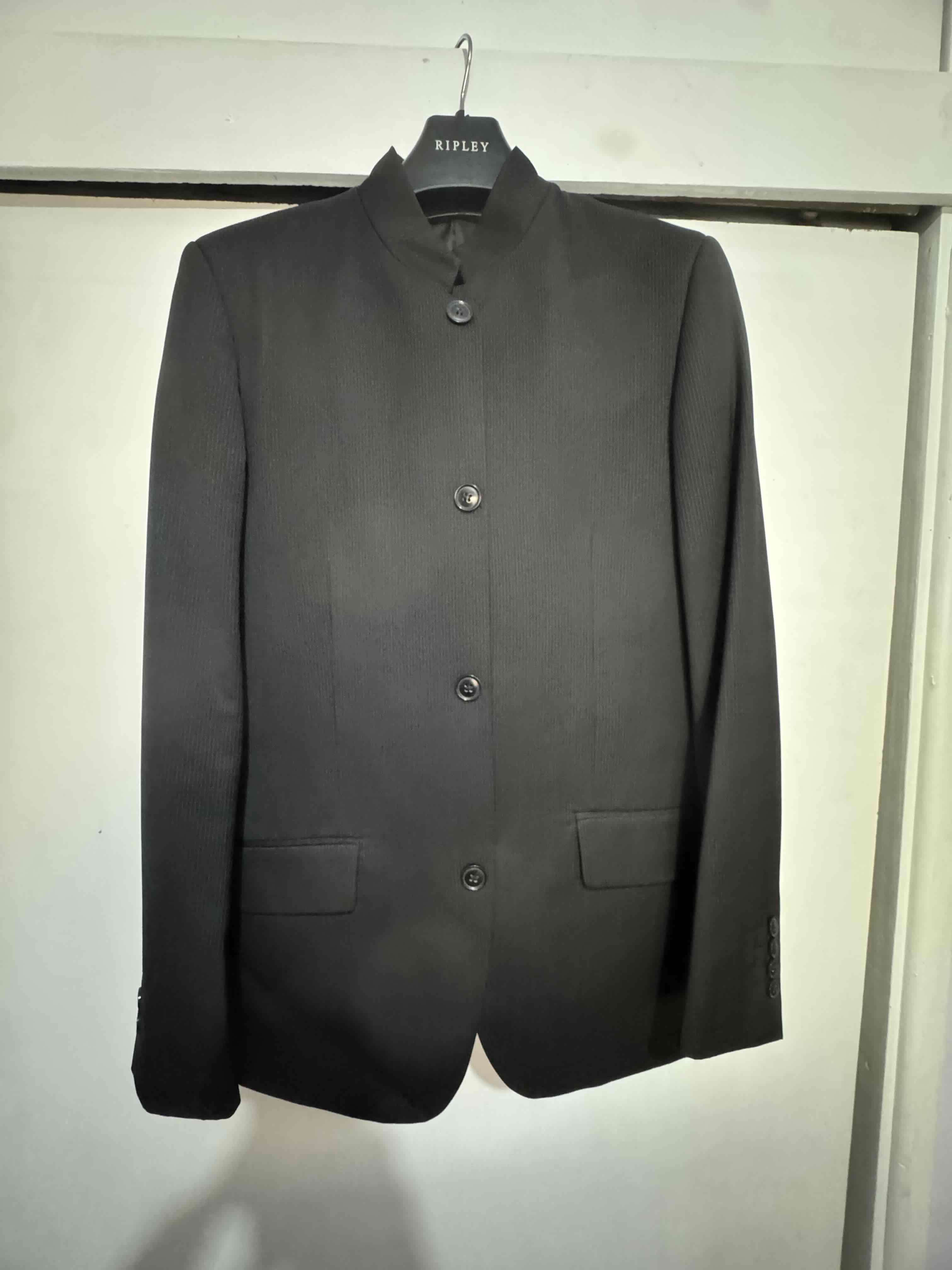 Traje negro - miniatura 1