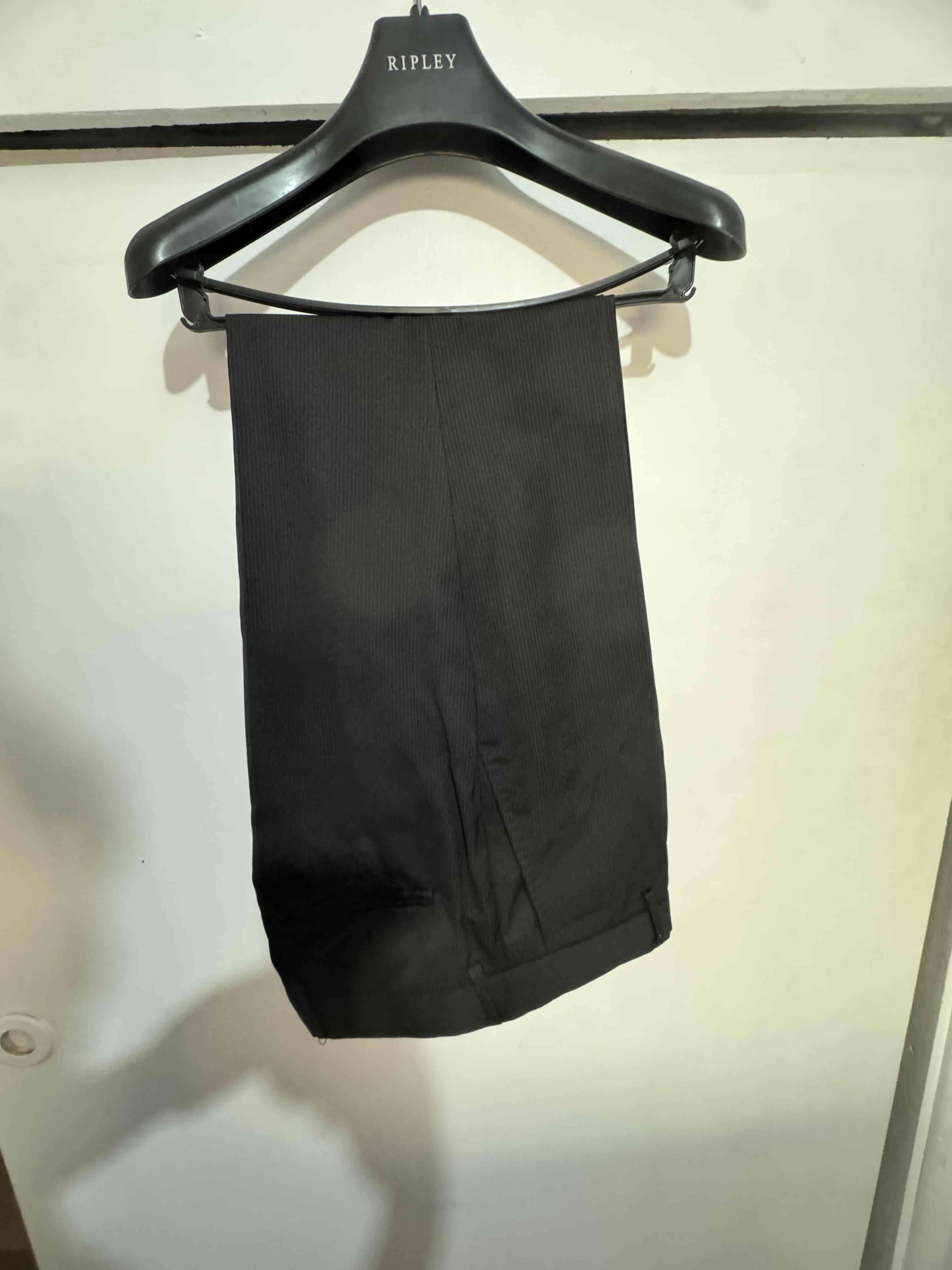 Traje negro - miniatura 5