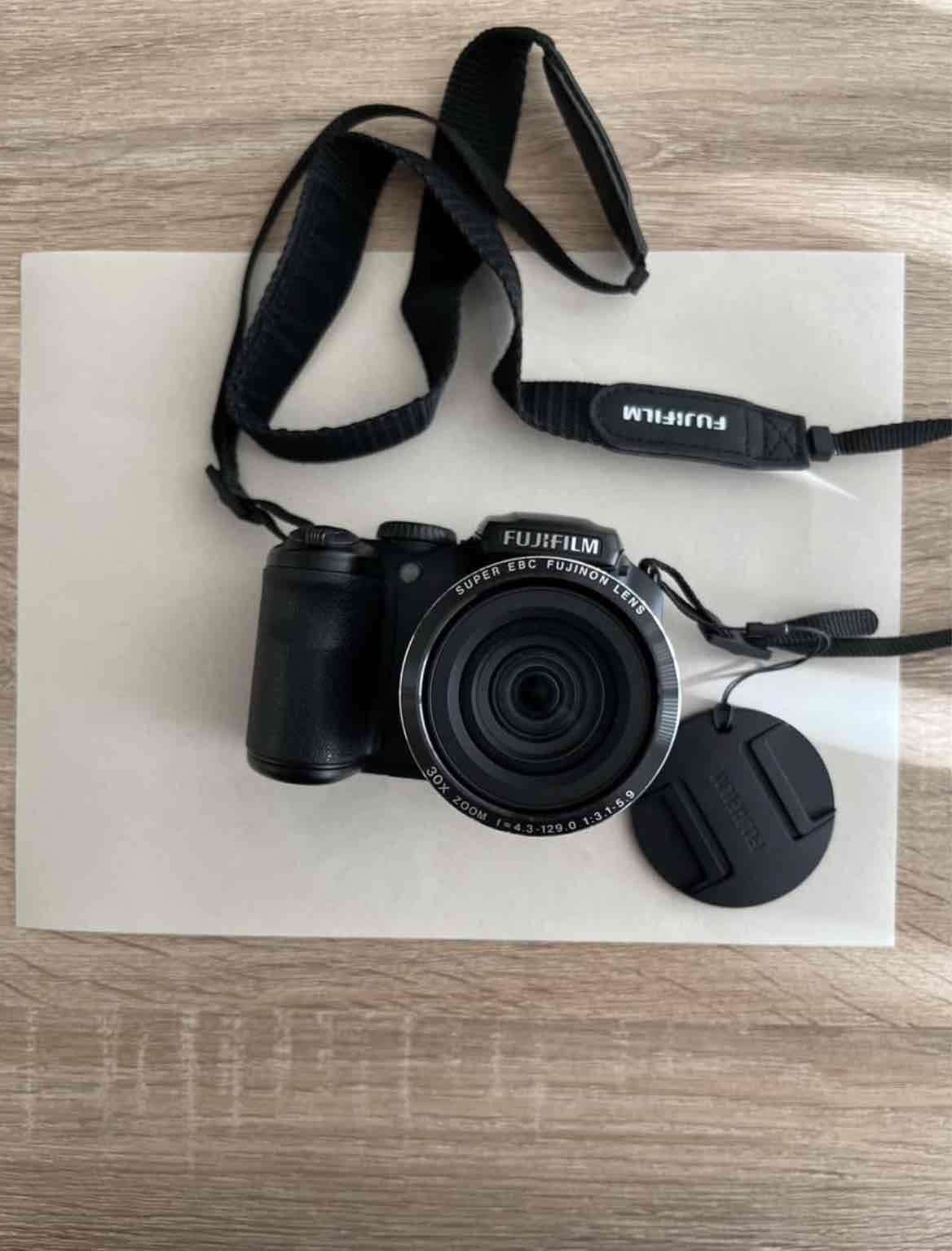 Cámara Fujifilm con lente zoom - miniatura 4