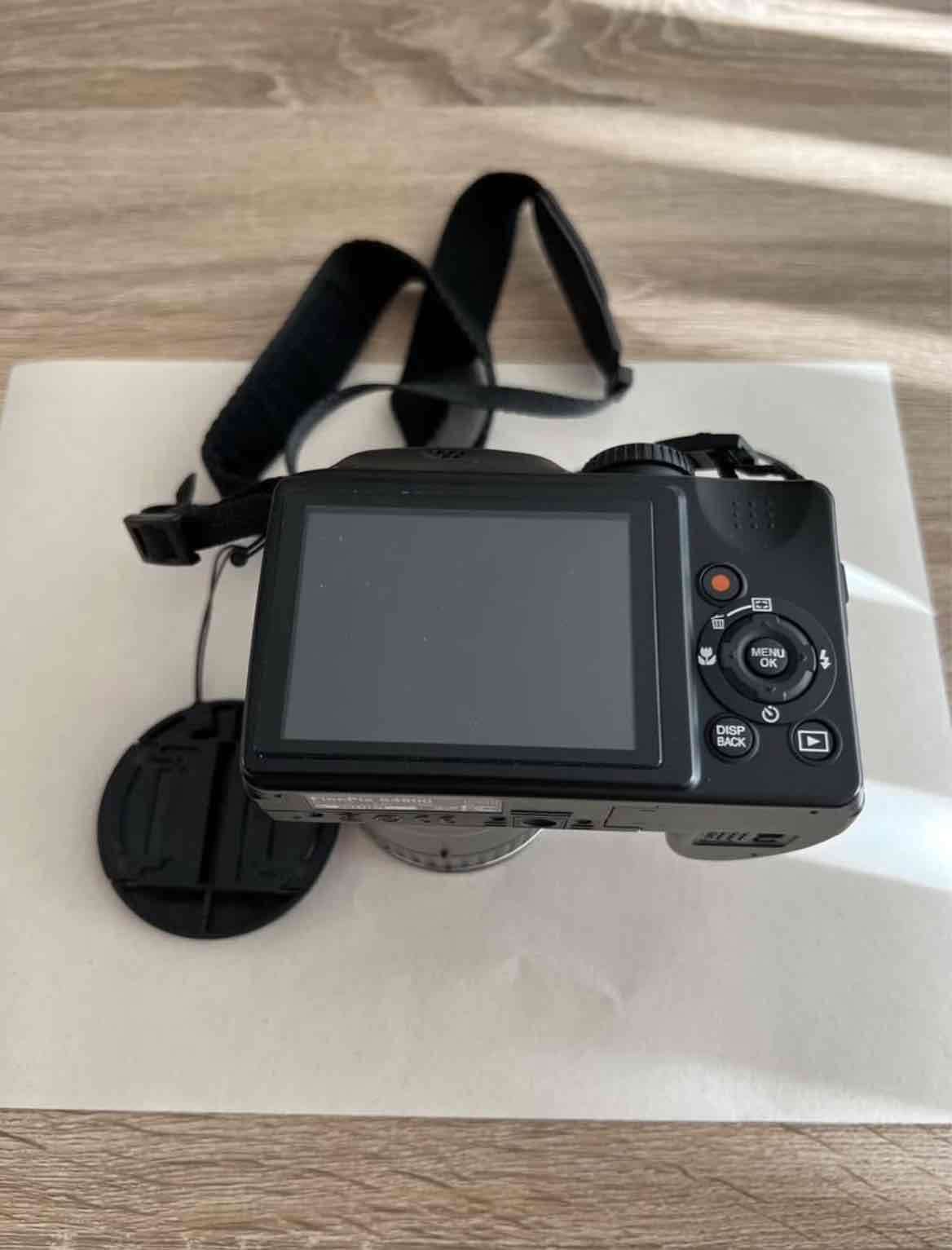 Cámara Fujifilm con lente zoom - miniatura 5