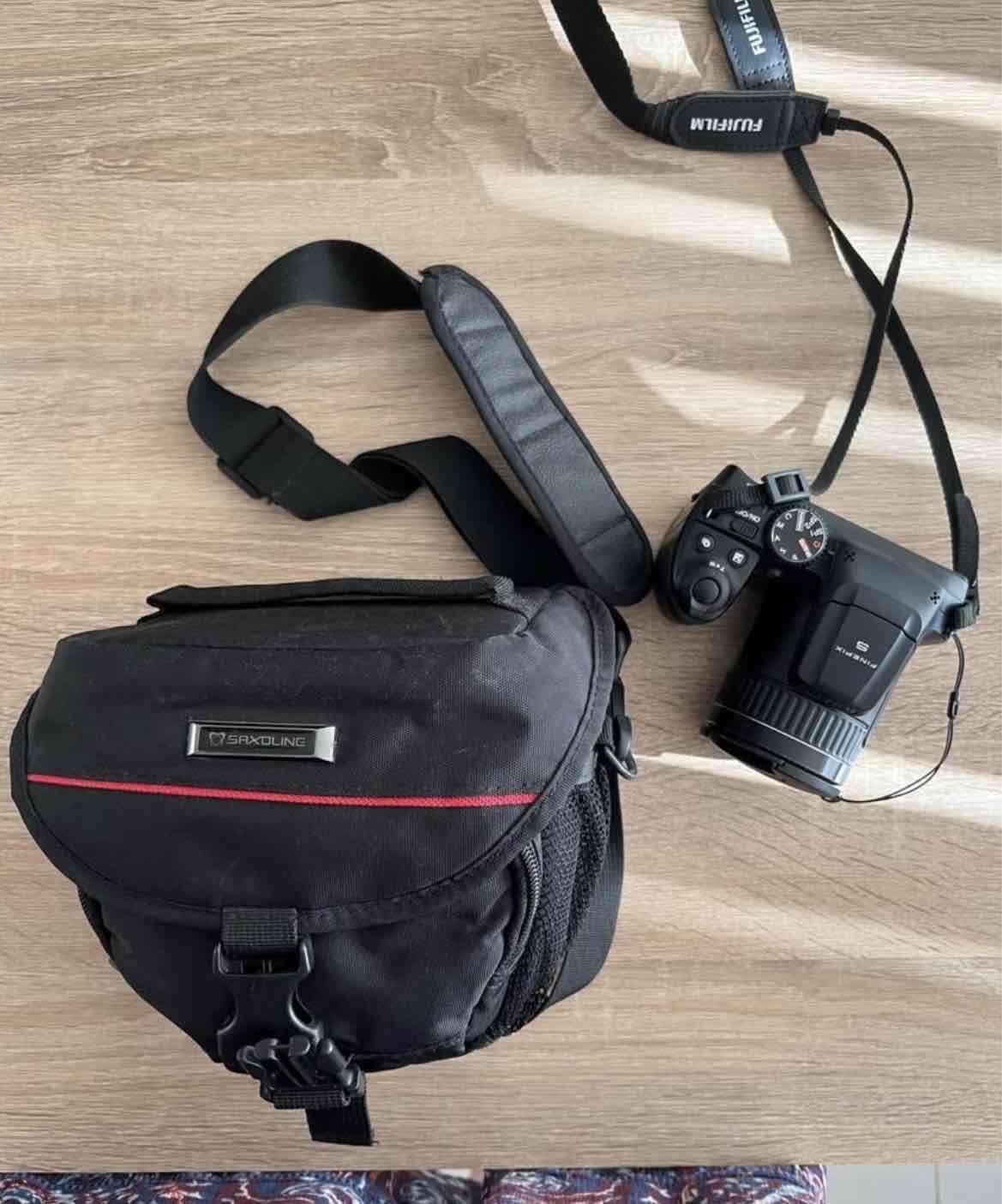 Cámara Fujifilm con lente zoom - miniatura 6