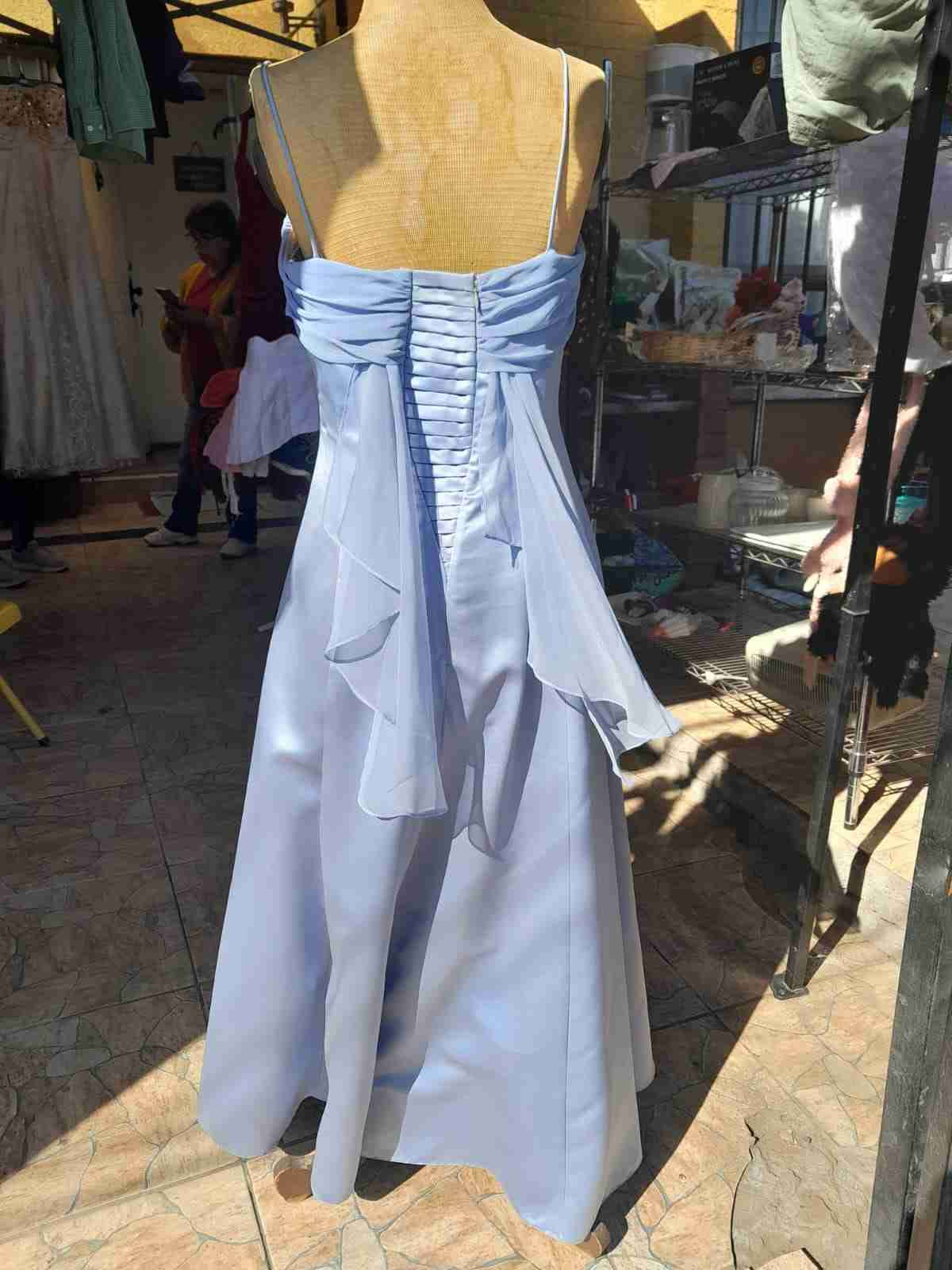 Vestido largo celeste elegante - miniatura 2