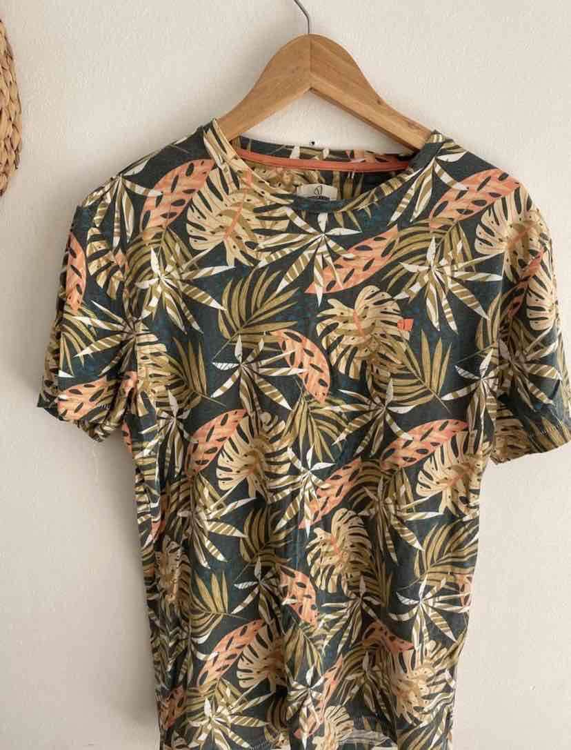 Polera estampada tropical Americanino