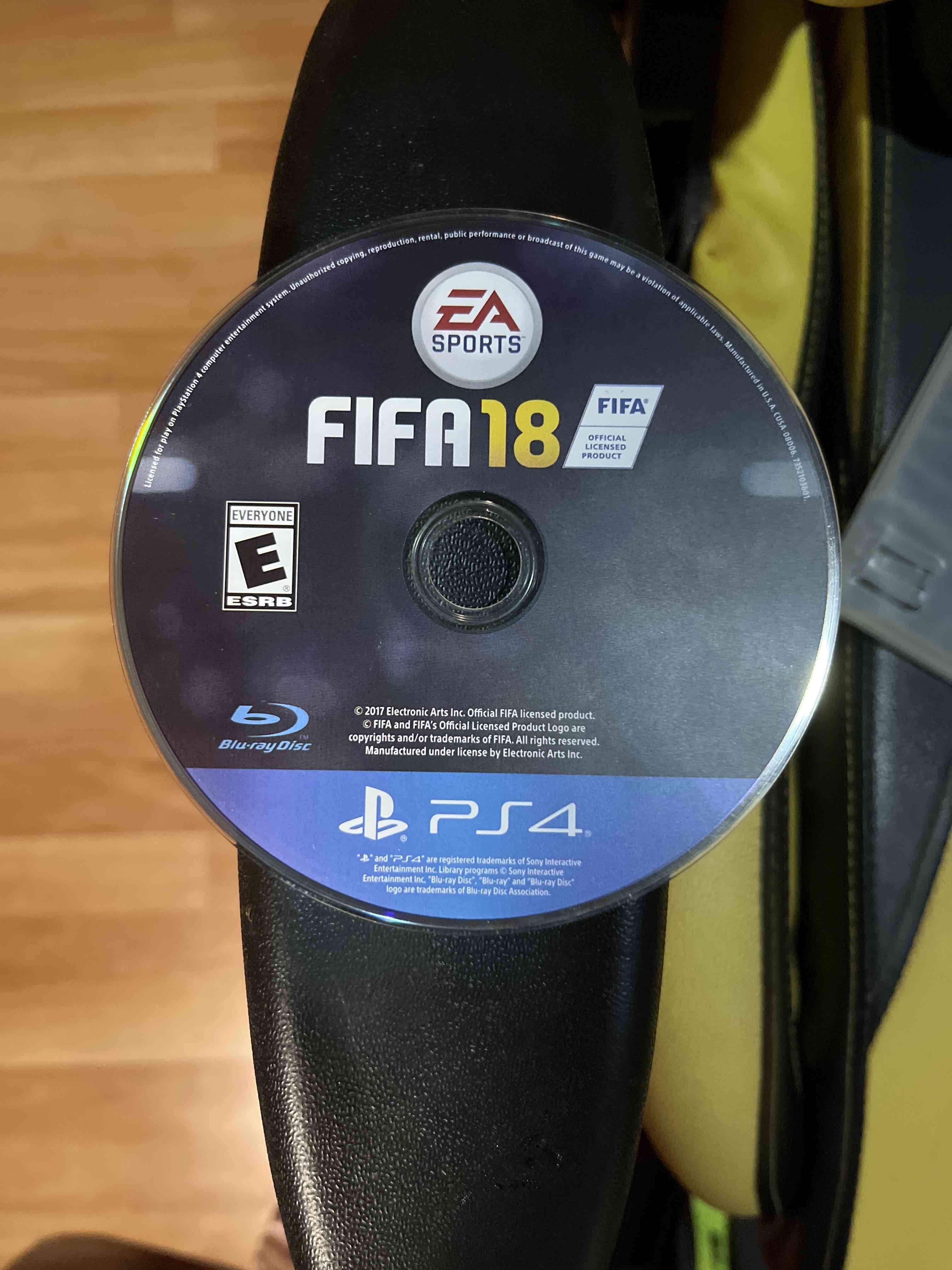 Juego FIFA 18 para PS4 - miniatura 1