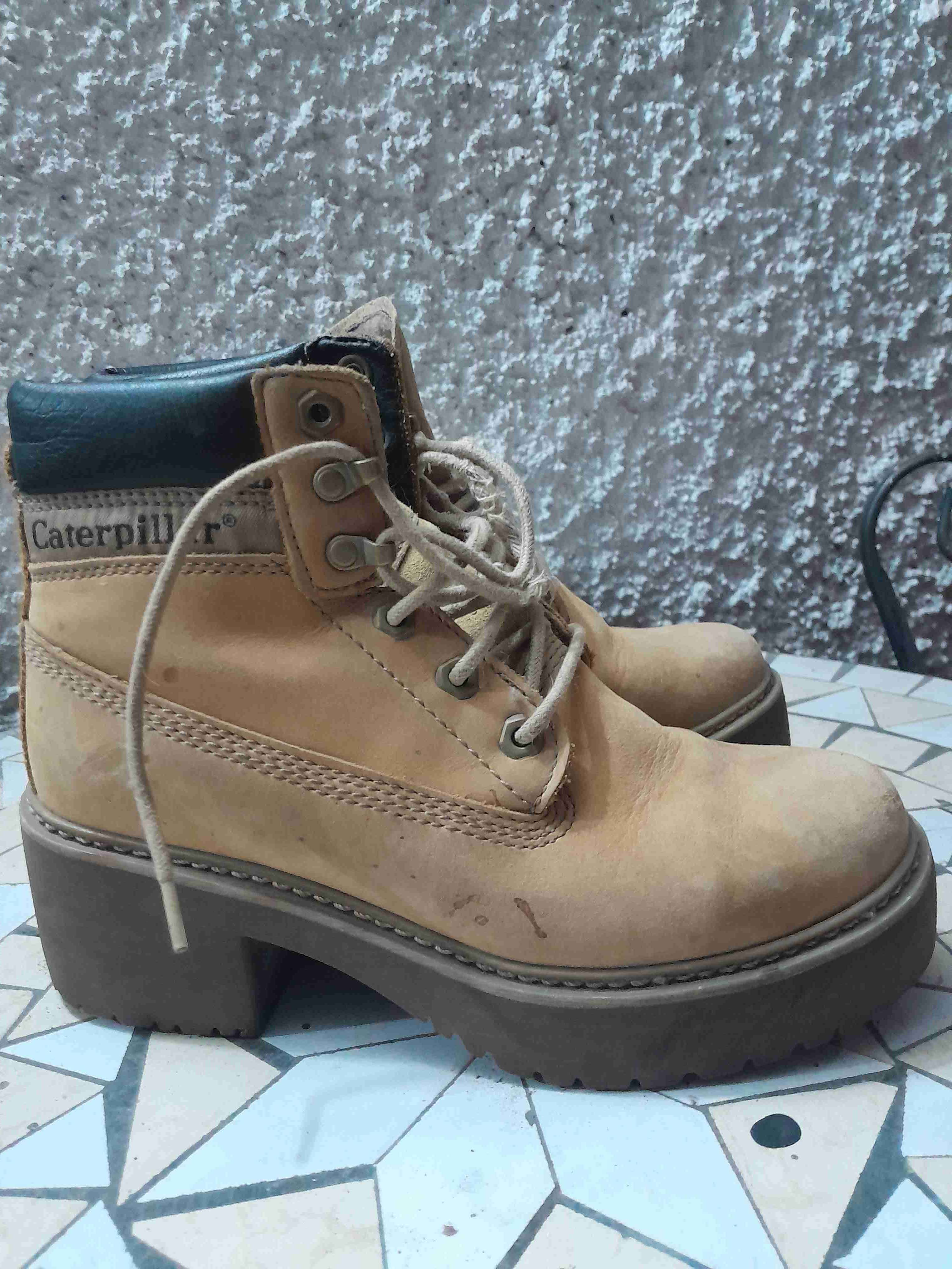 Botines Caterpillar color beige - miniatura 1