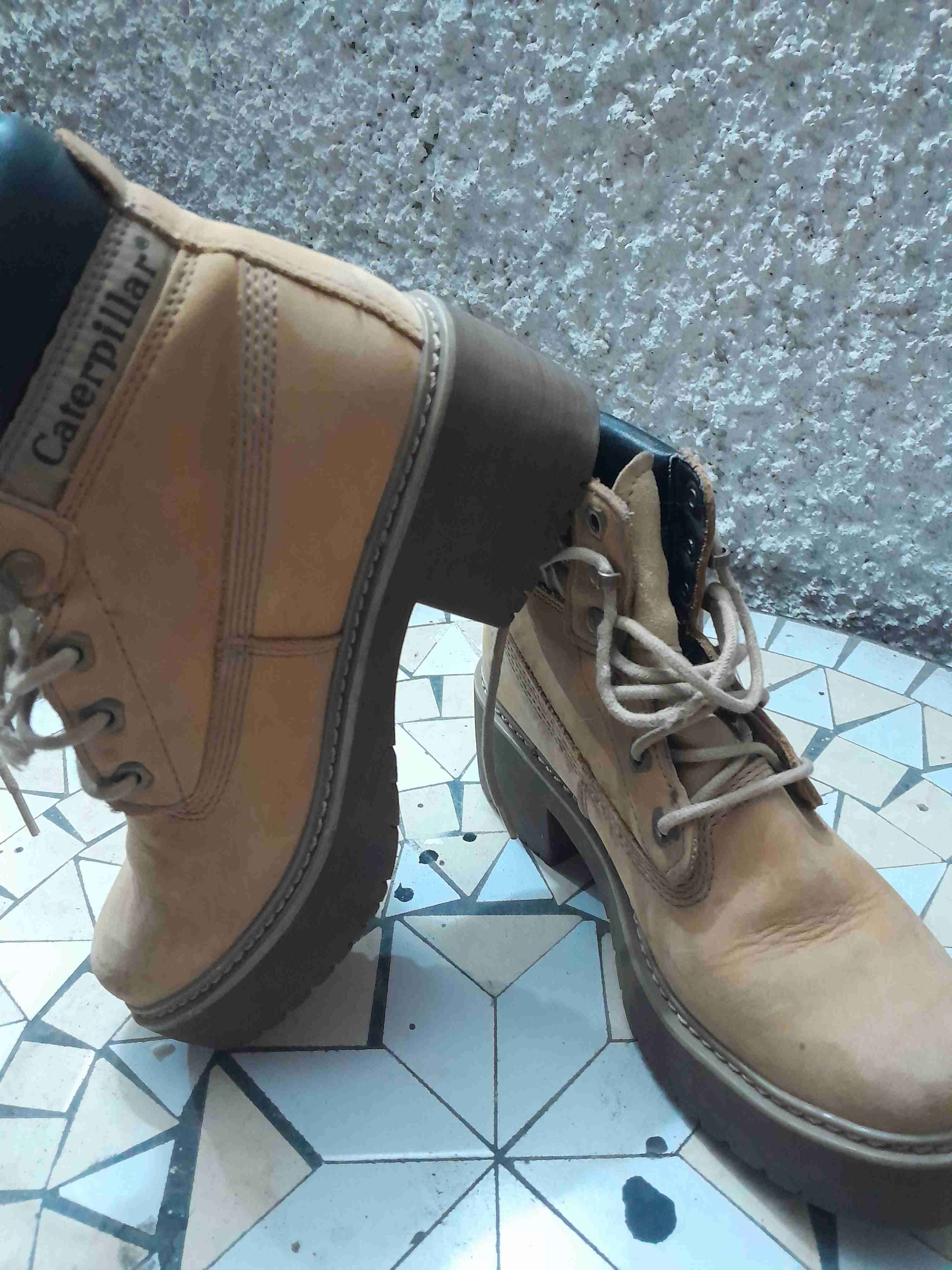 Botines Caterpillar color beige - miniatura 2