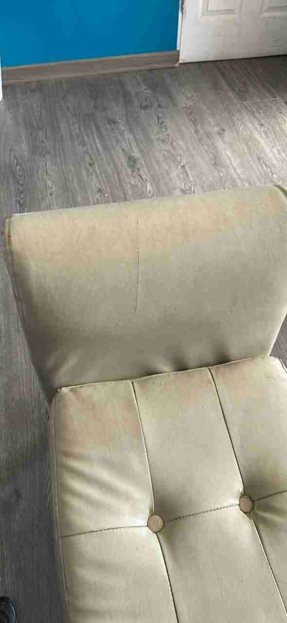 Sillón beige en buen estado - miniatura 1