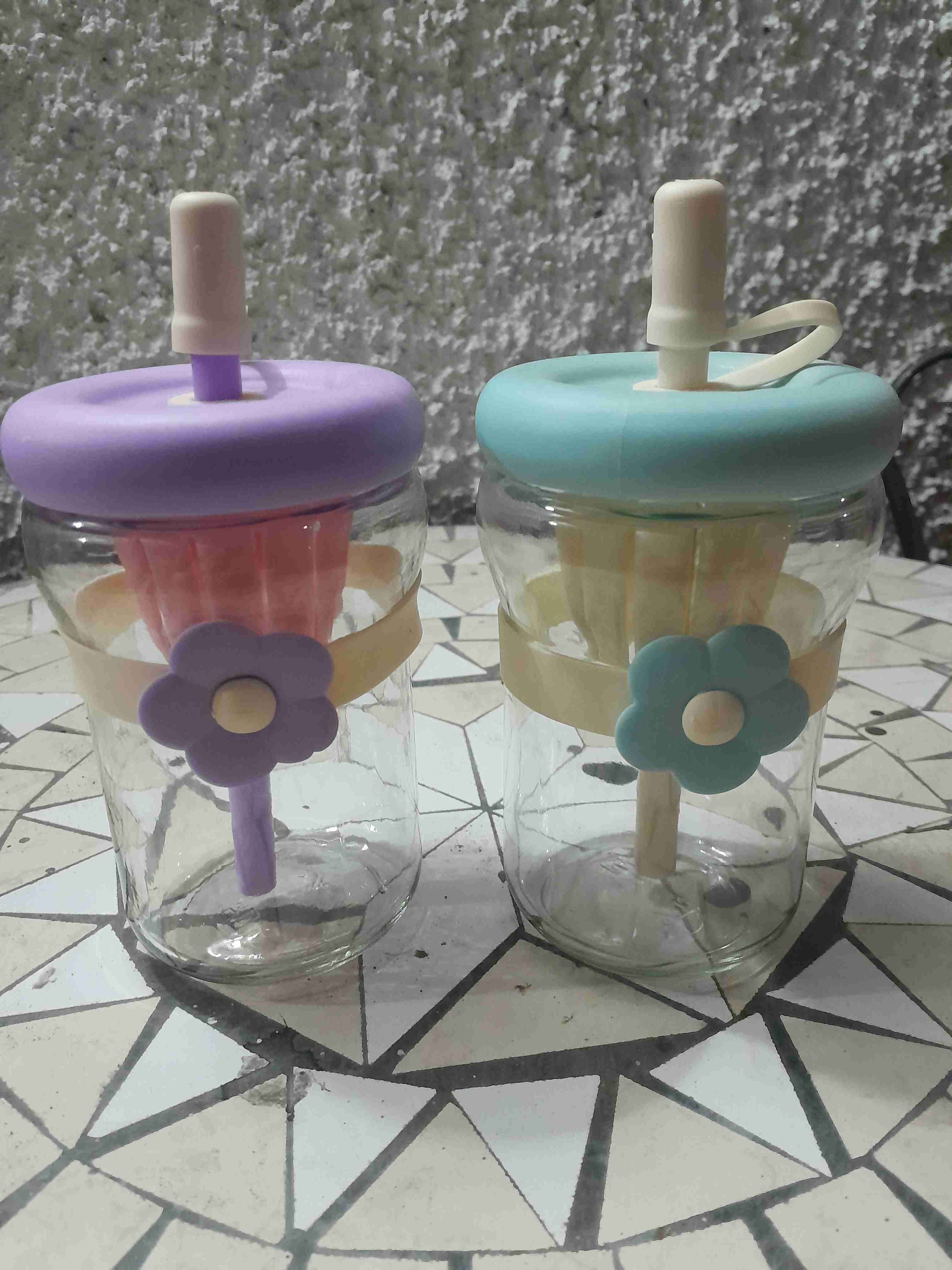 Vaso con tapa y pajilla morado - miniatura 2