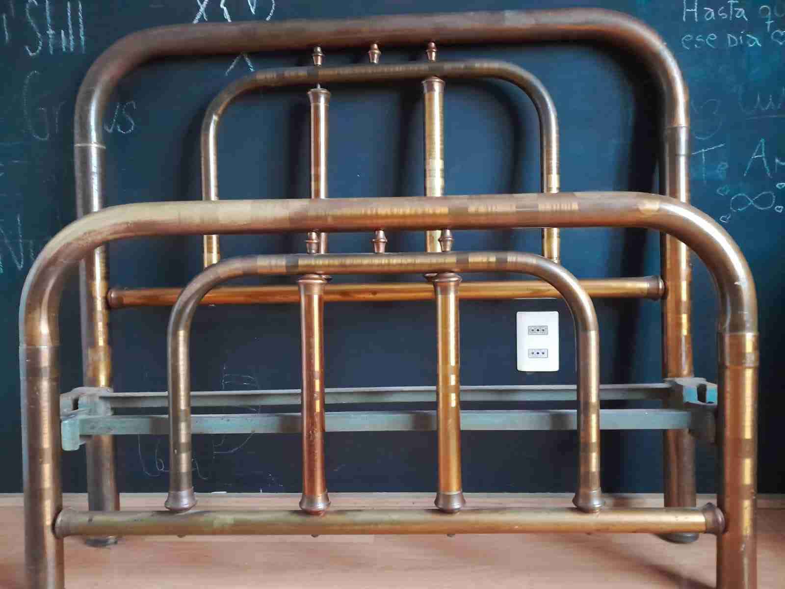 Cabecera de cama de bronce