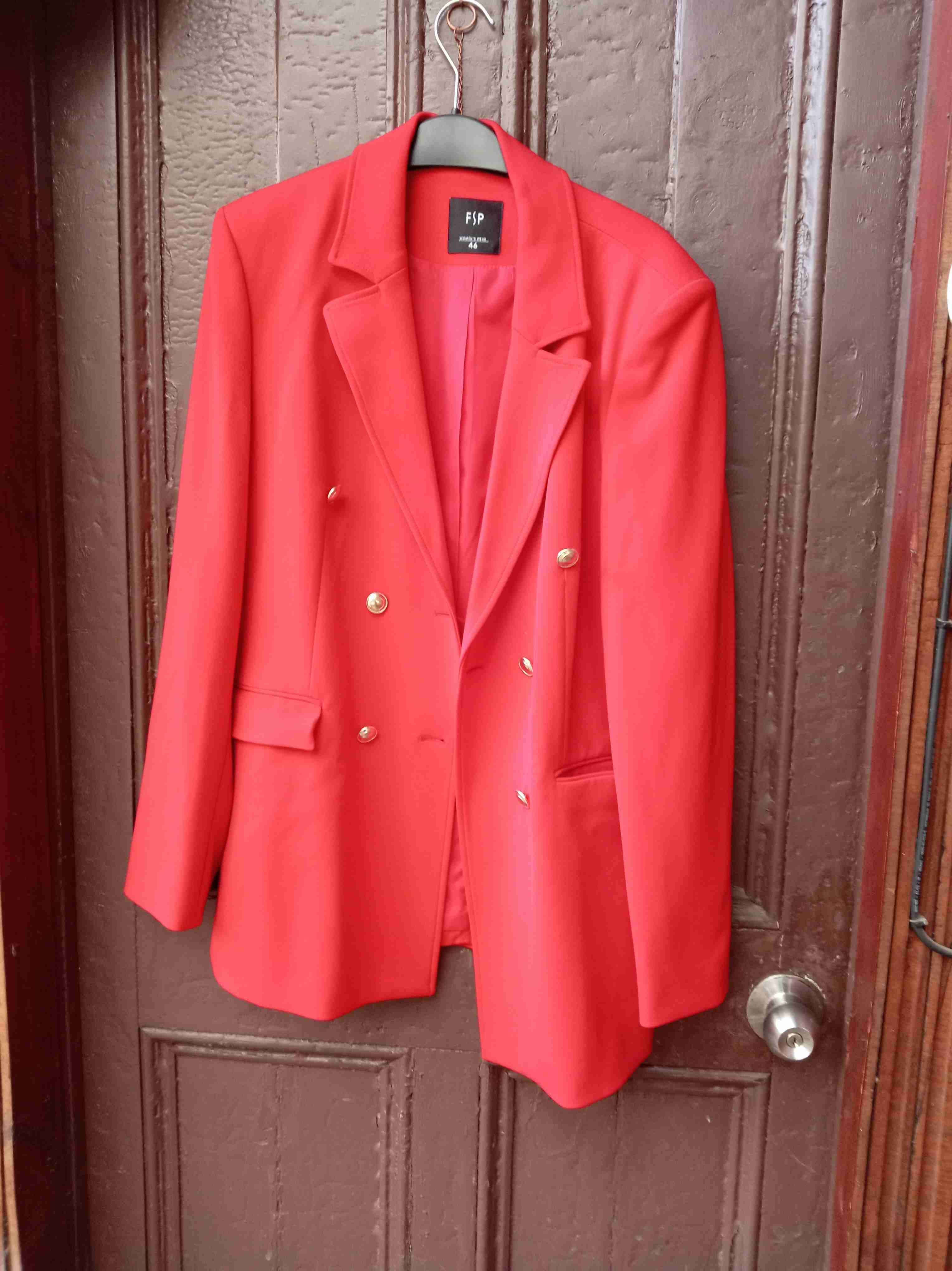 Blazer rojo con botones dorados - miniatura 1
