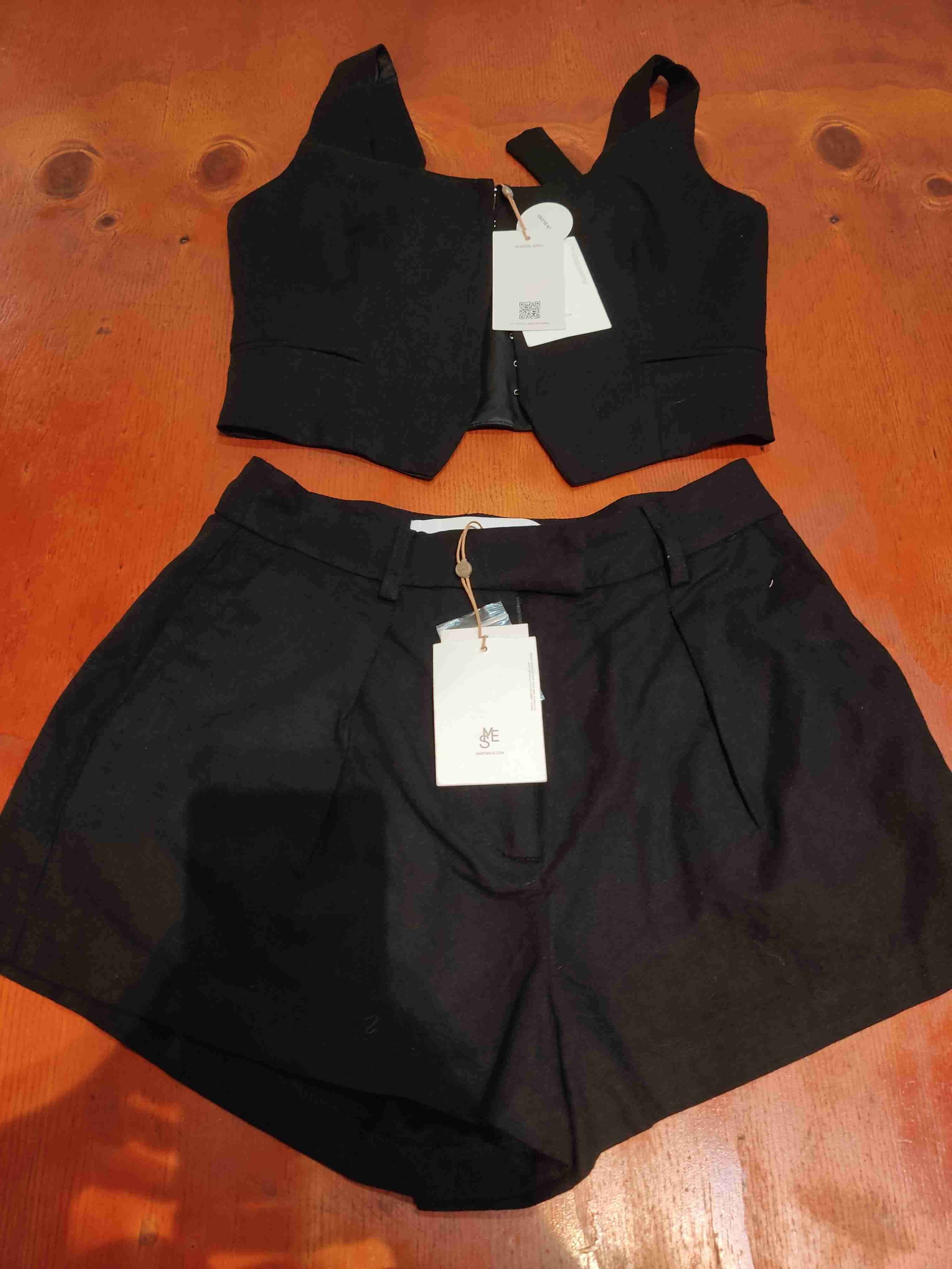 Conjunto negro de short y top