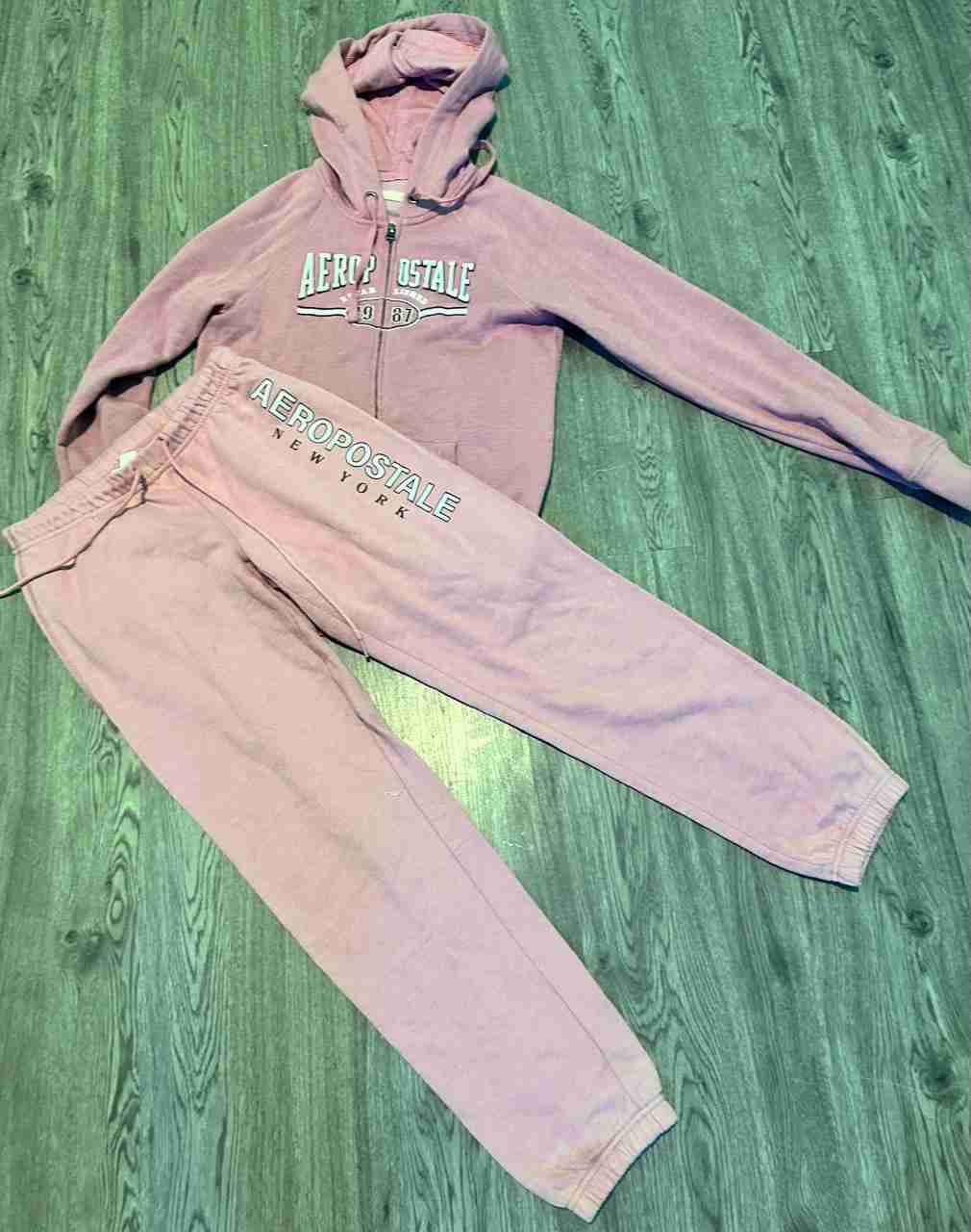 Conjunto buzo rosa Aeropostale