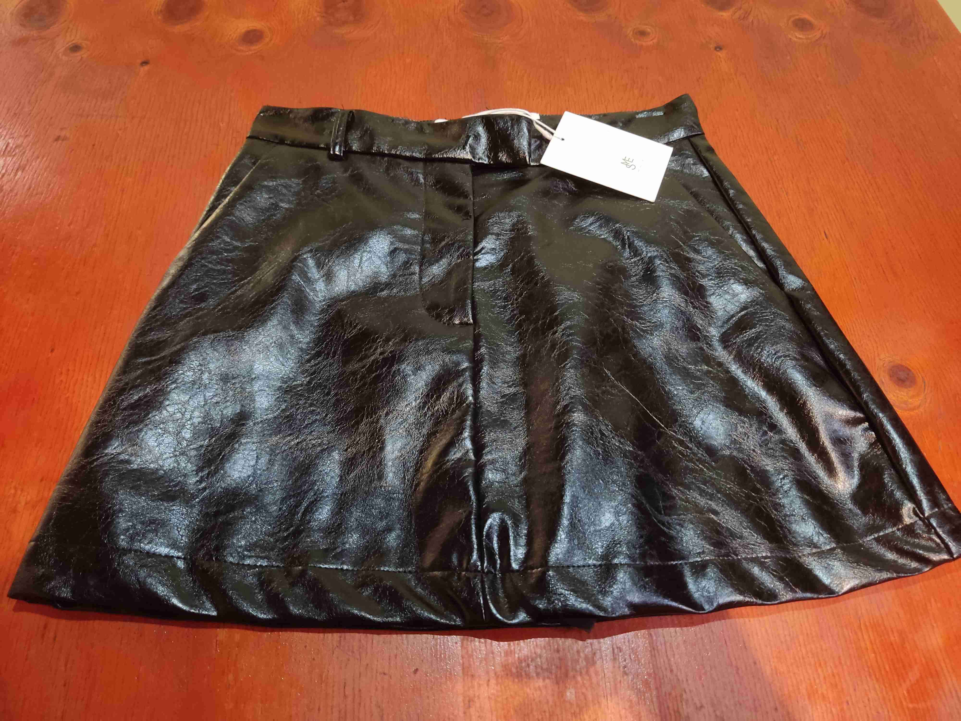 Mini falda negra brillante - miniatura 1