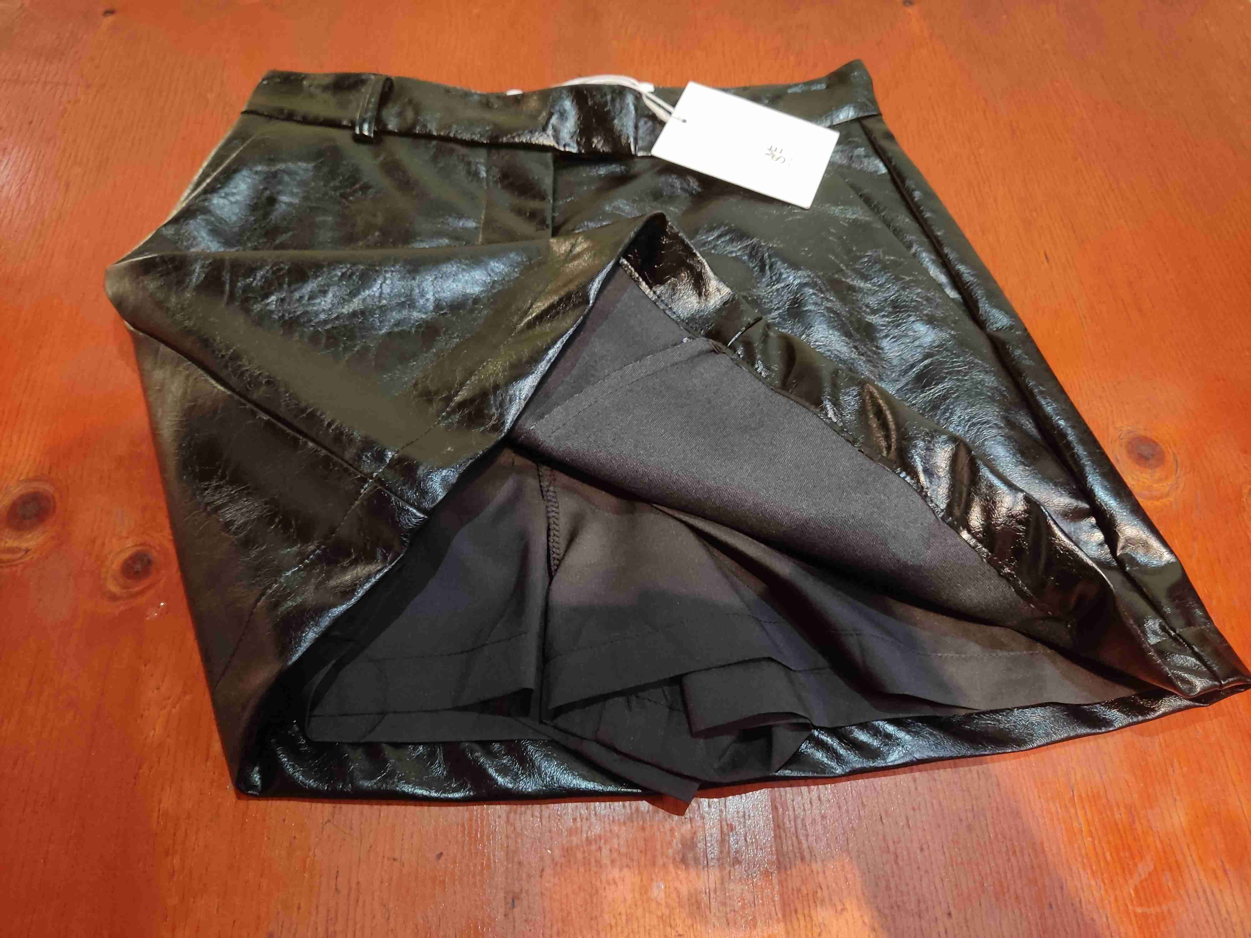 Mini falda negra brillante - miniatura 2