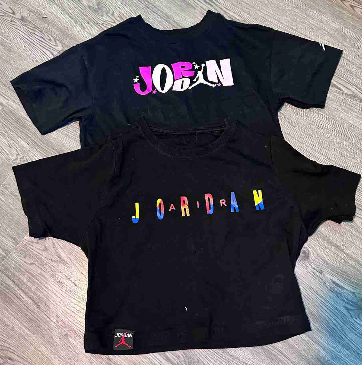 Poleras Jordan estampadas negras