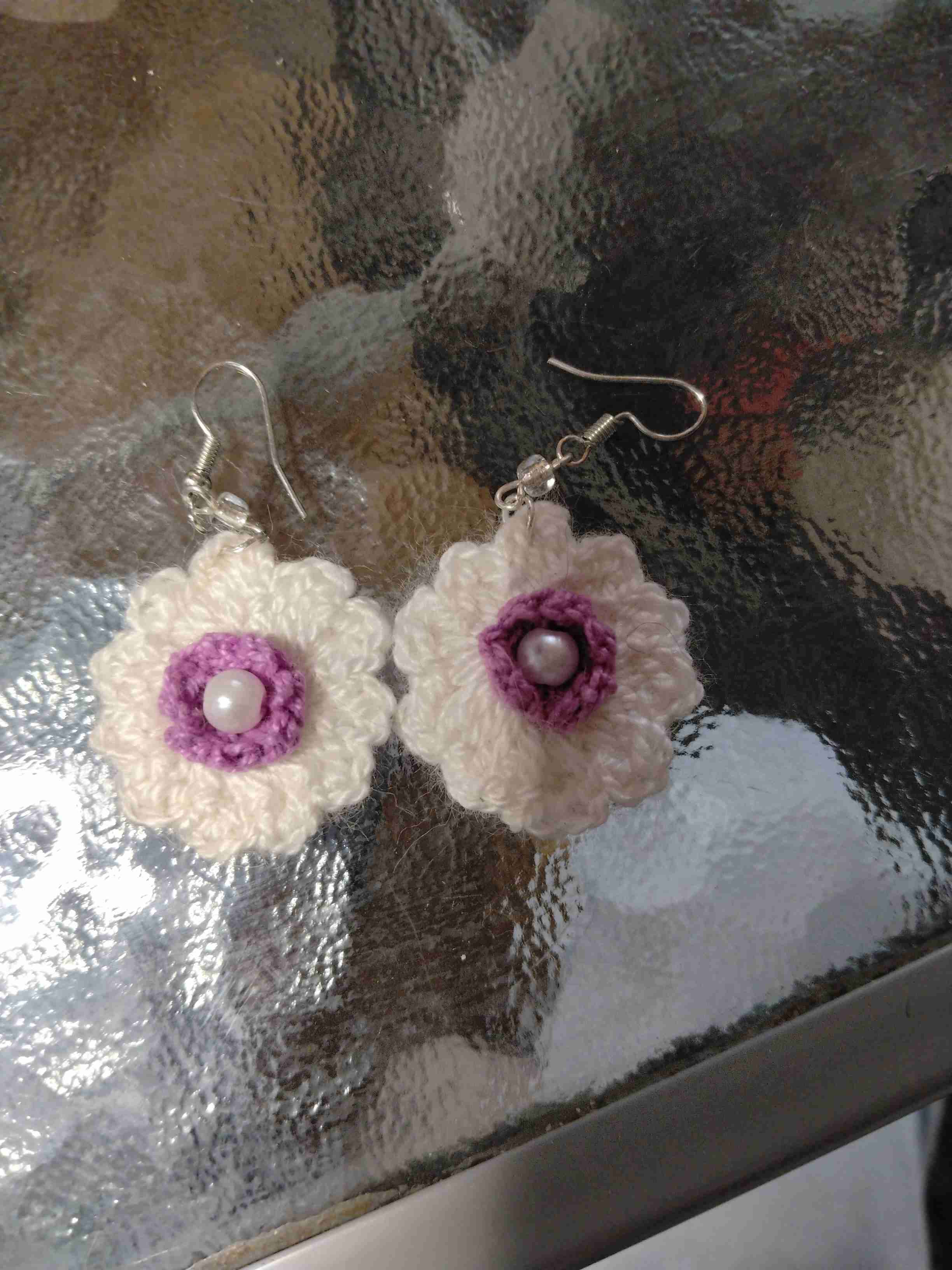 Aros tejidos rojos con perla - miniatura 2