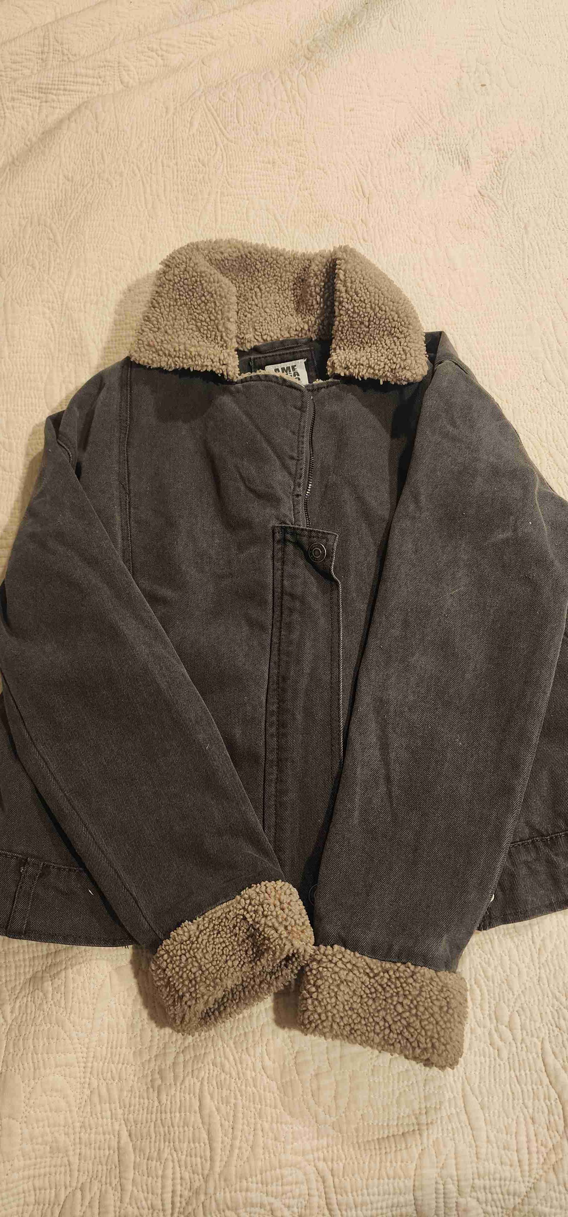 Chaqueta gris con interior de borrego