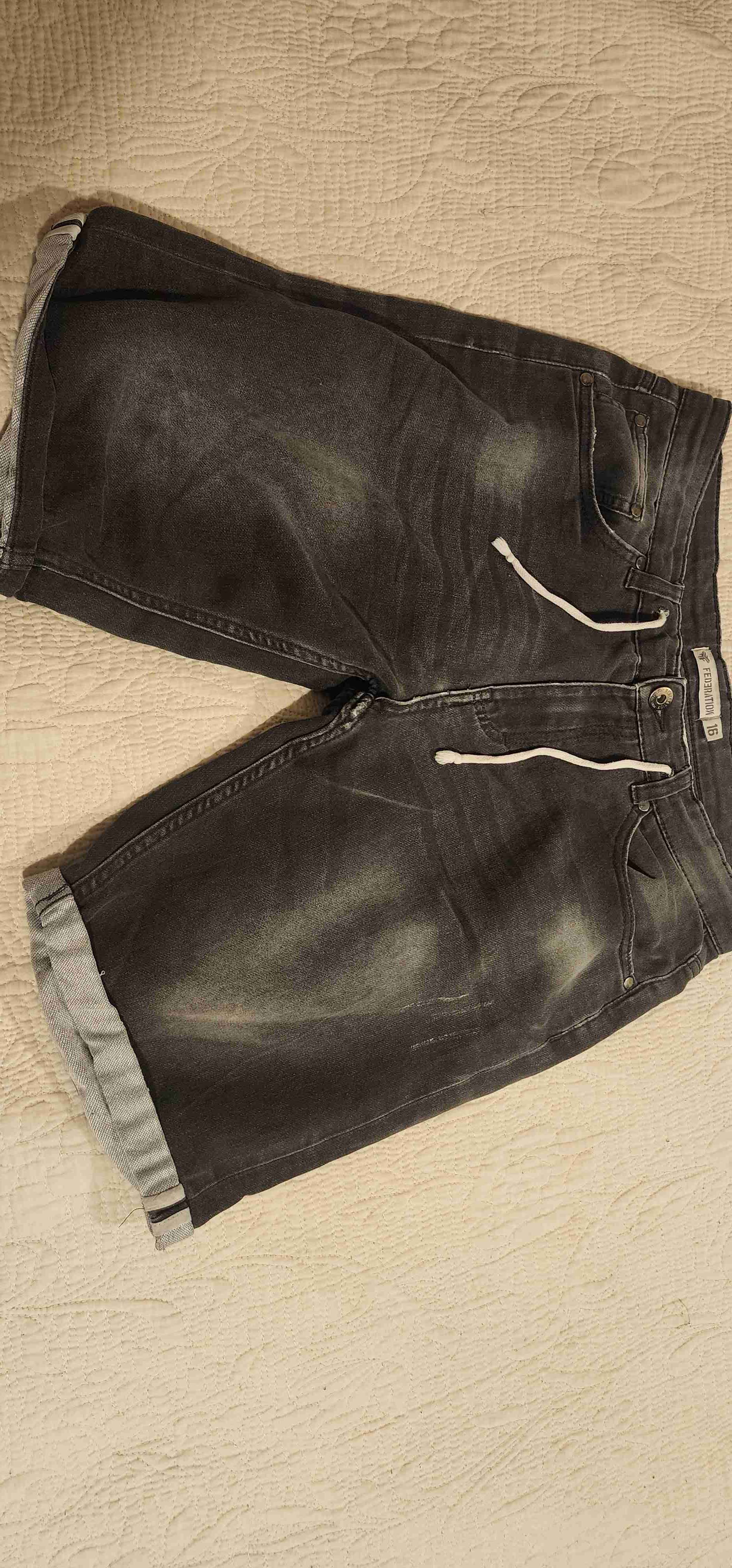 Bermudas cortas de mezclilla gris