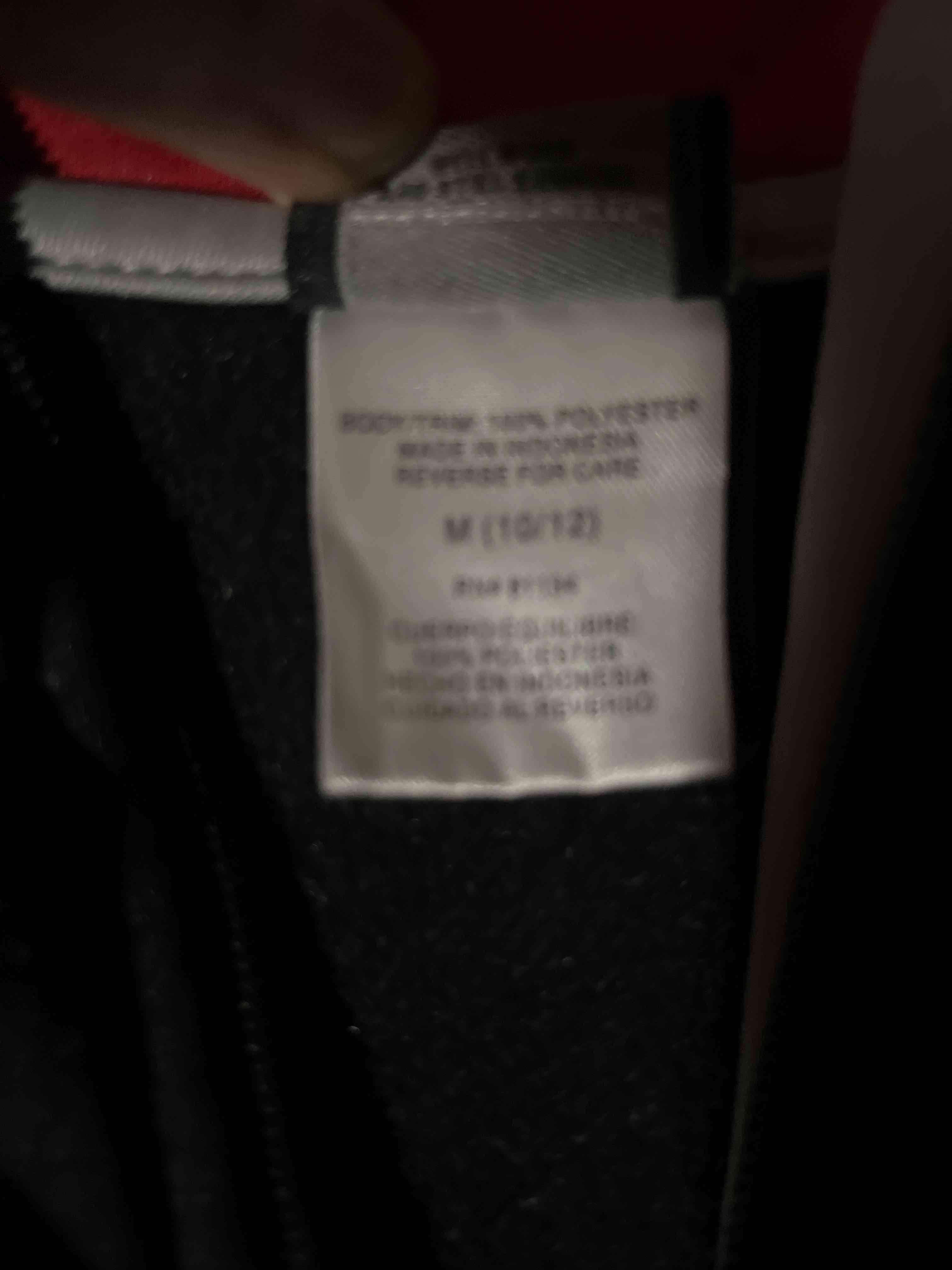 Poleron/Buzo negra y roja New Balance talla 10-12 - miniatura 3