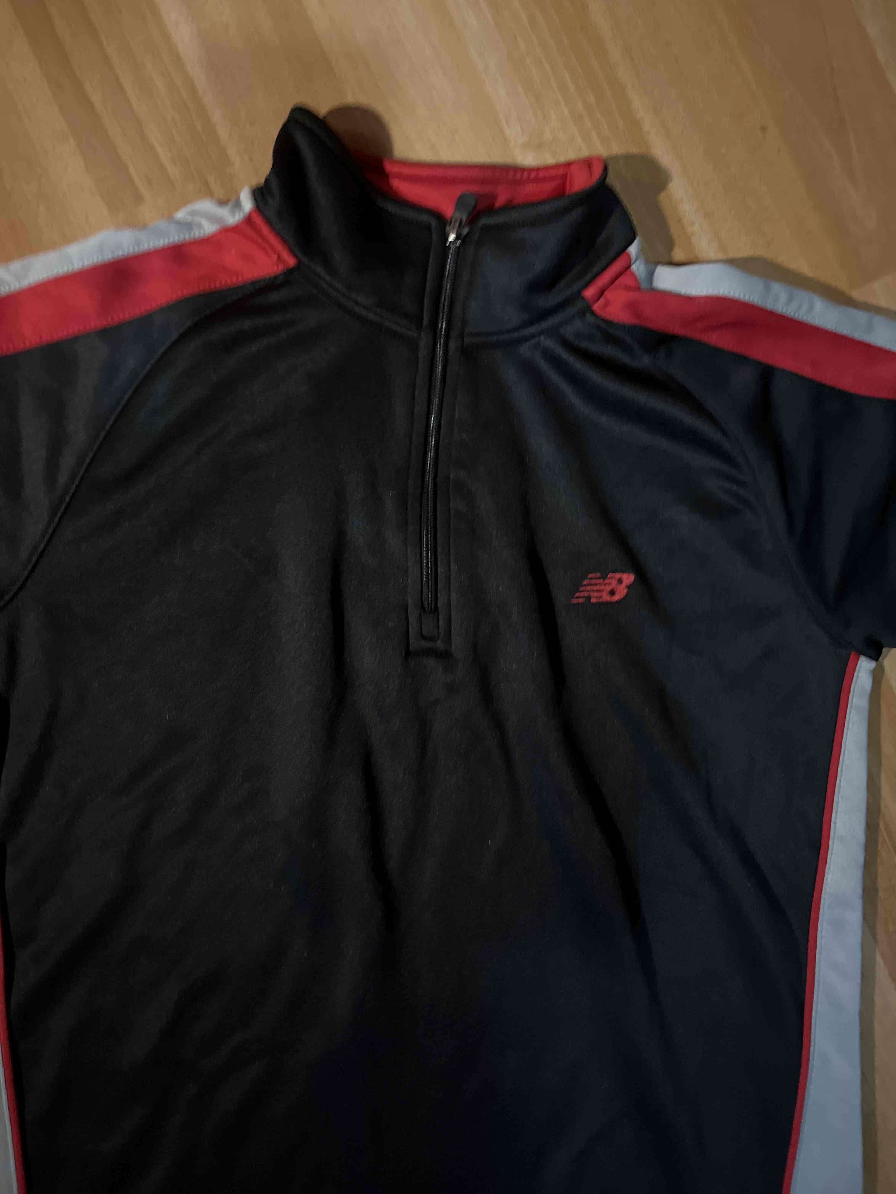 Poleron/Buzo negra y roja New Balance talla 10-12 - miniatura 4