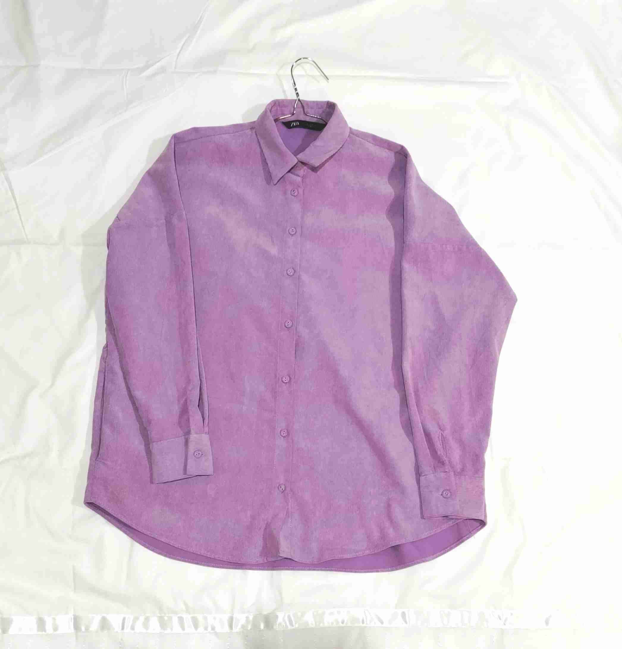 Camisa morada de manga larga con bolsillos - miniatura 1