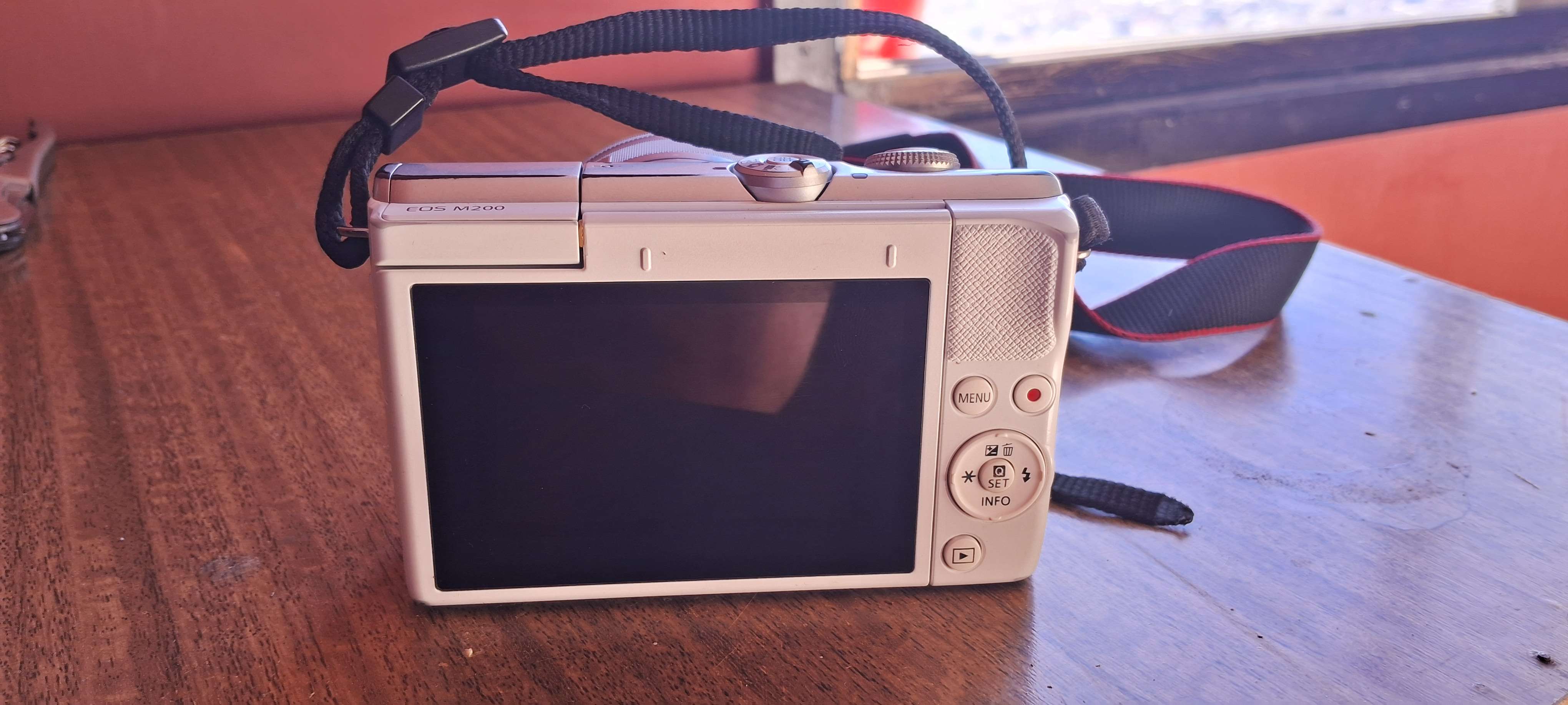 Cámara Canon con lente 15-45mm mirrorless - miniatura 3