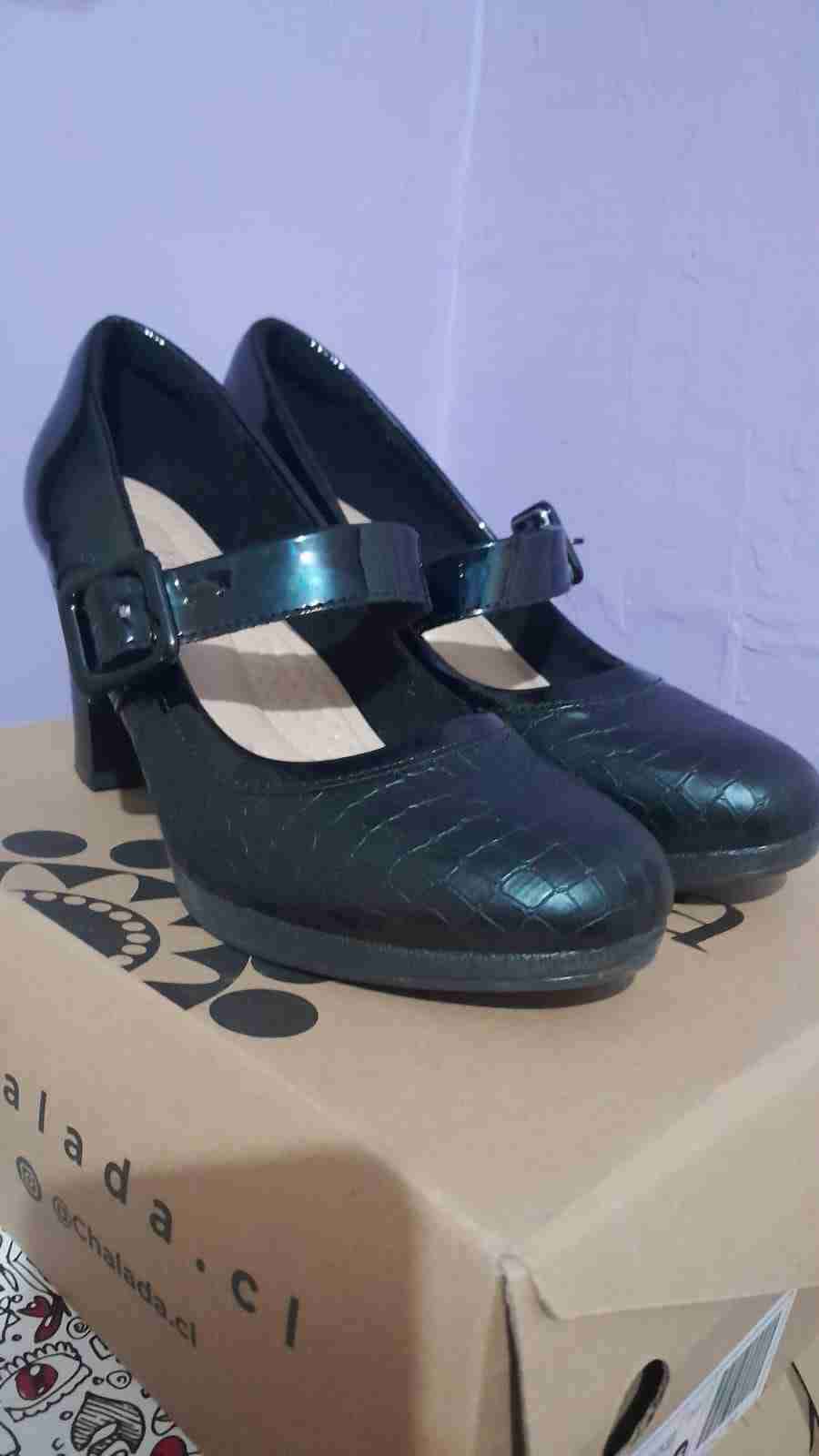 Zapatos negros de tacón - miniatura 2